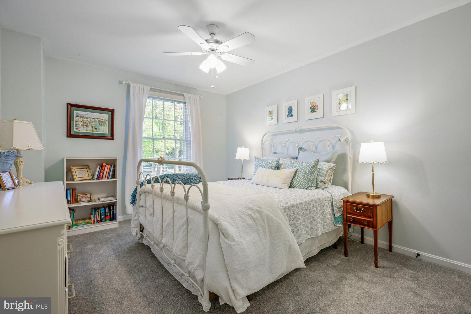 LAKE HALLOWELL - Residential