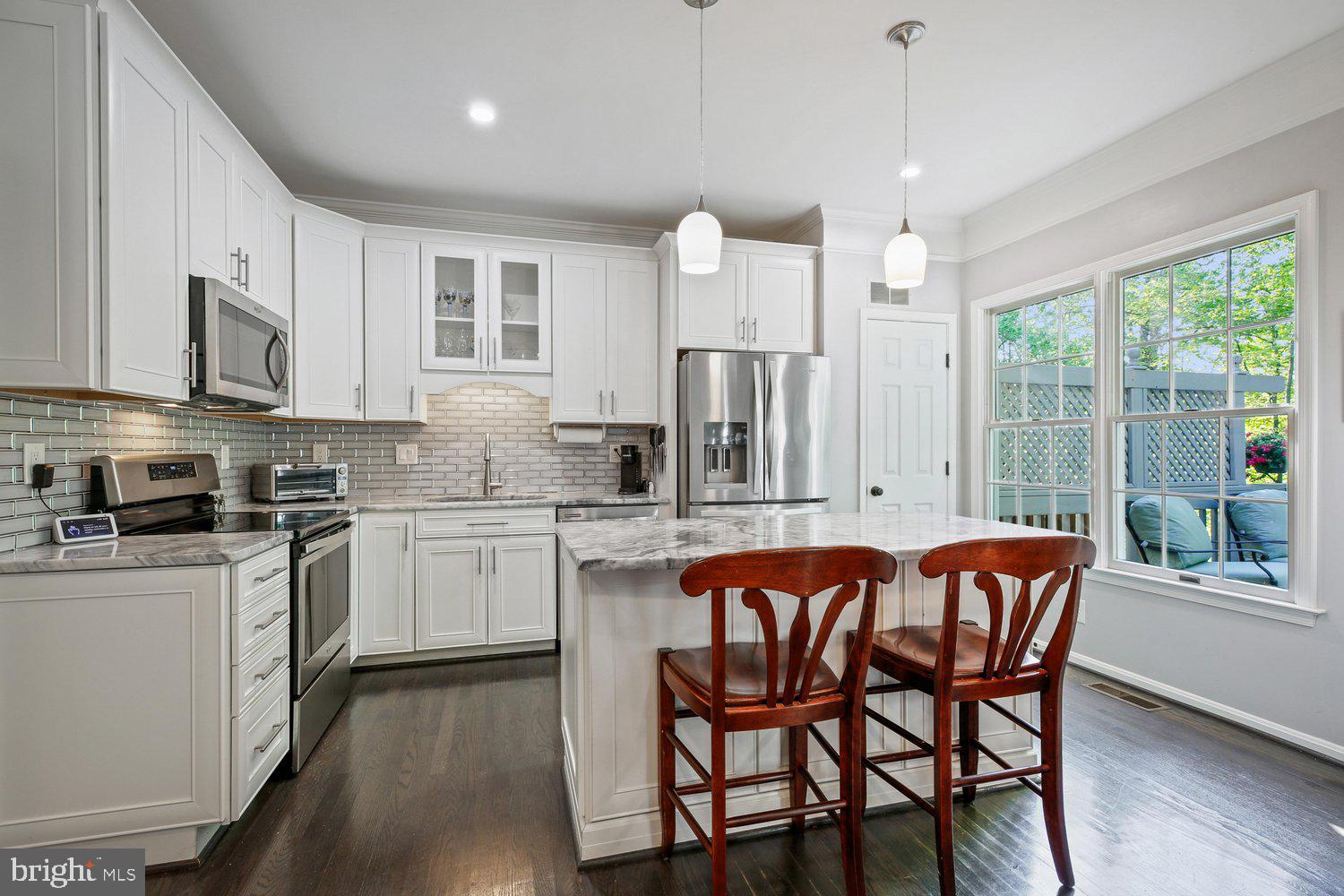 LAKE HALLOWELL - Residential