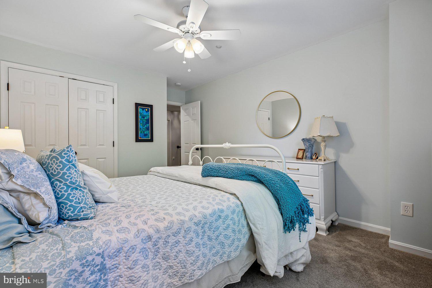 LAKE HALLOWELL - Residential