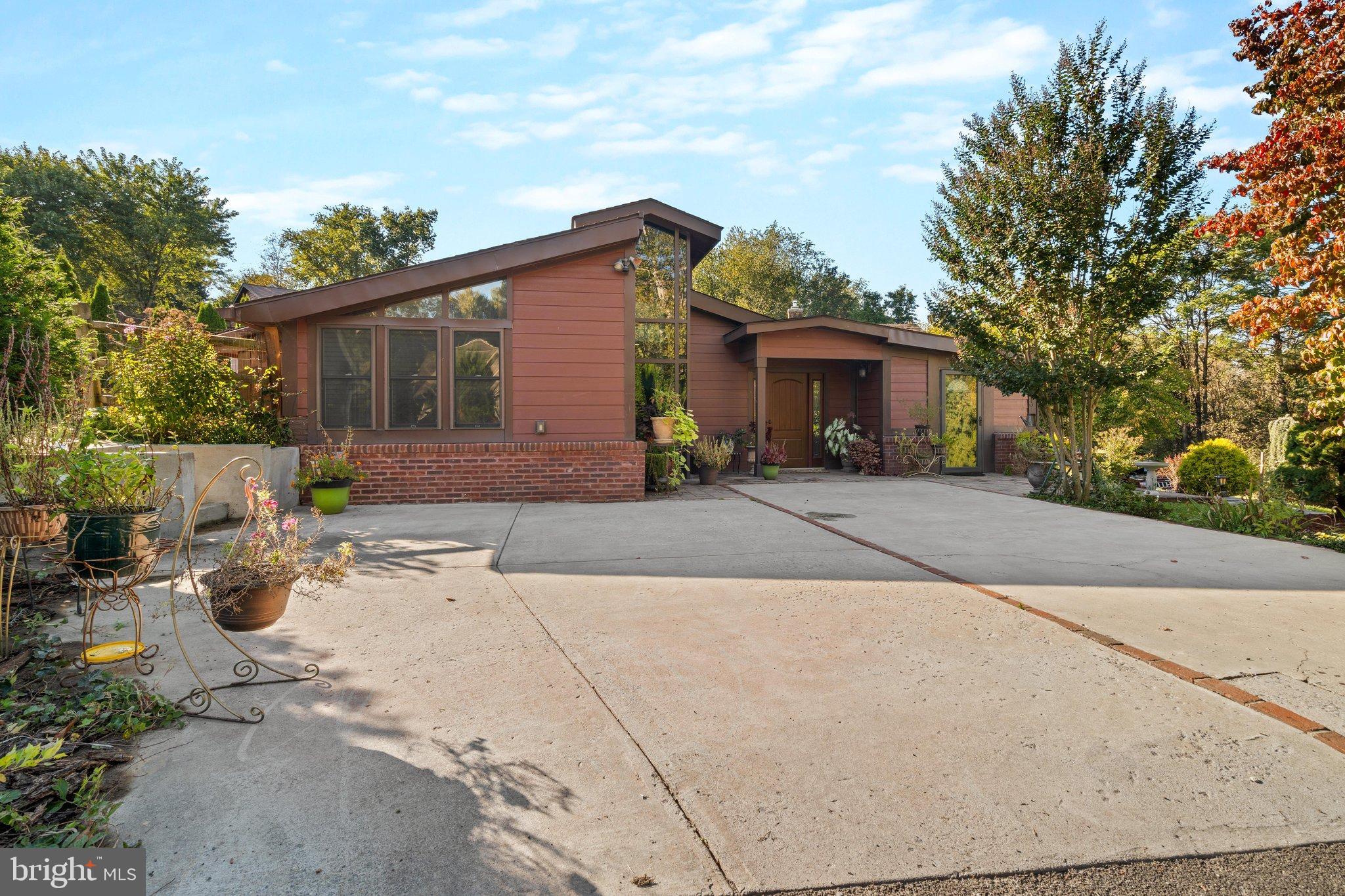 6711 MEADOWLAWN CIRCLE