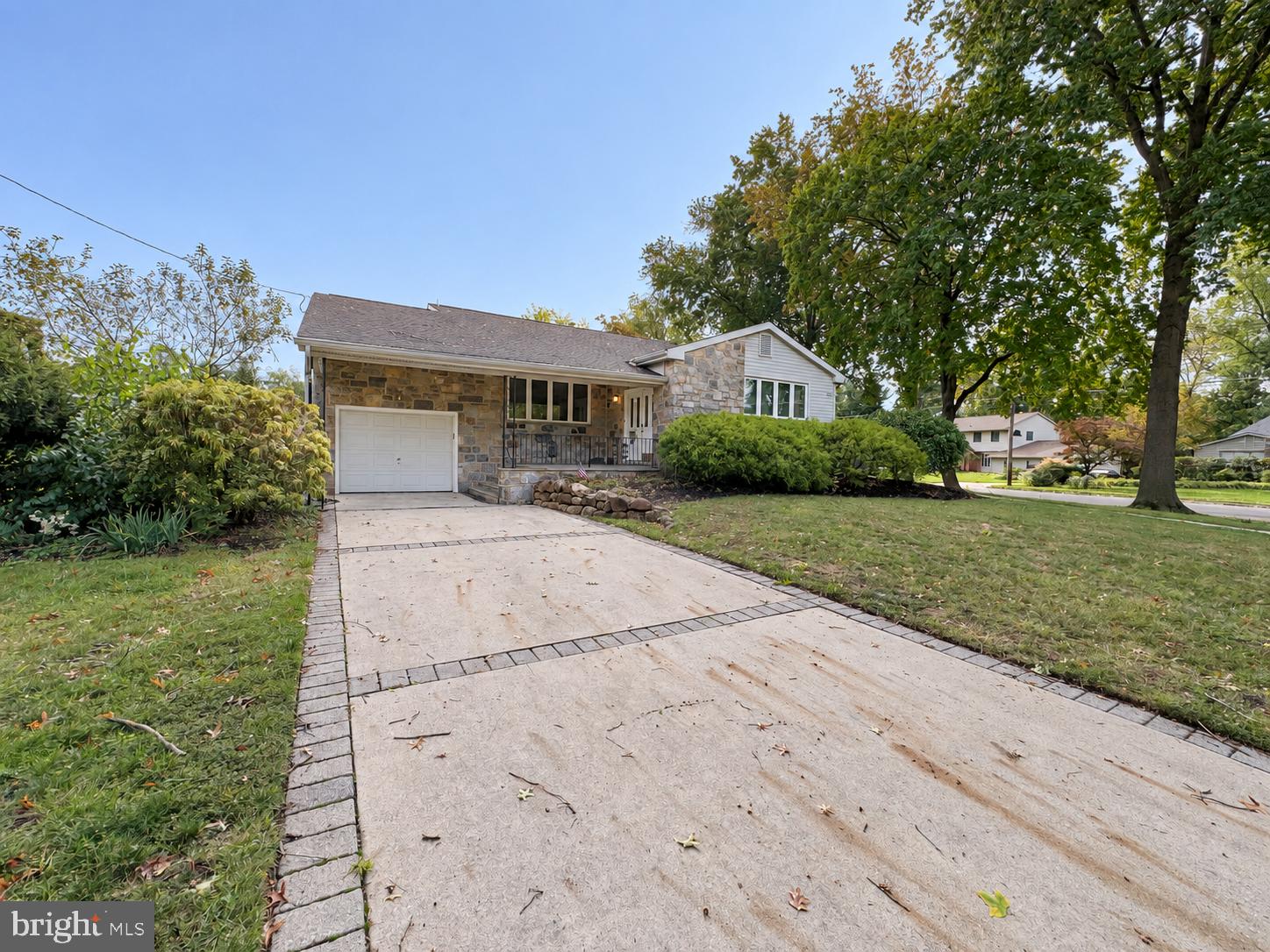 1738 COUNTRY CLUB DRIVE
