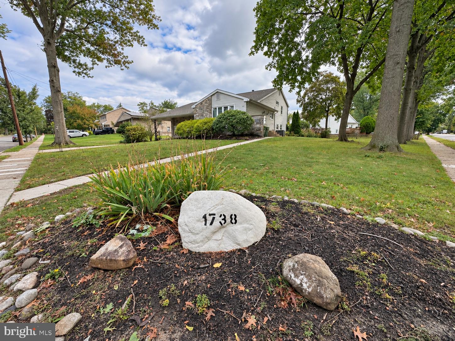 1738 COUNTRY CLUB DRIVE