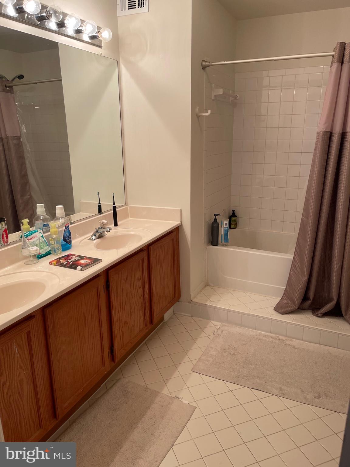 JACKSONS RIDGE CONDOS - Residential