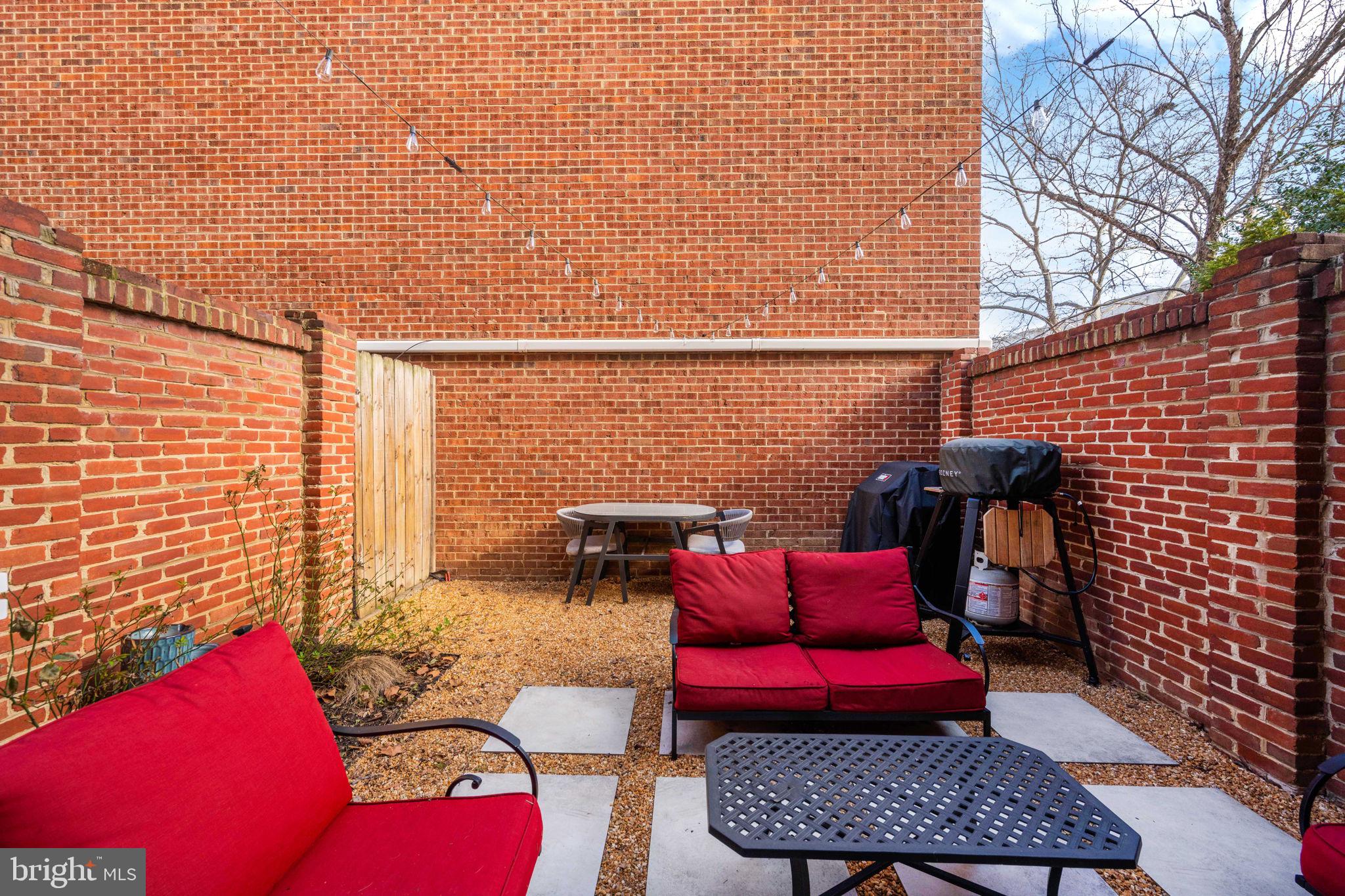 KINGS ROWE - Residential