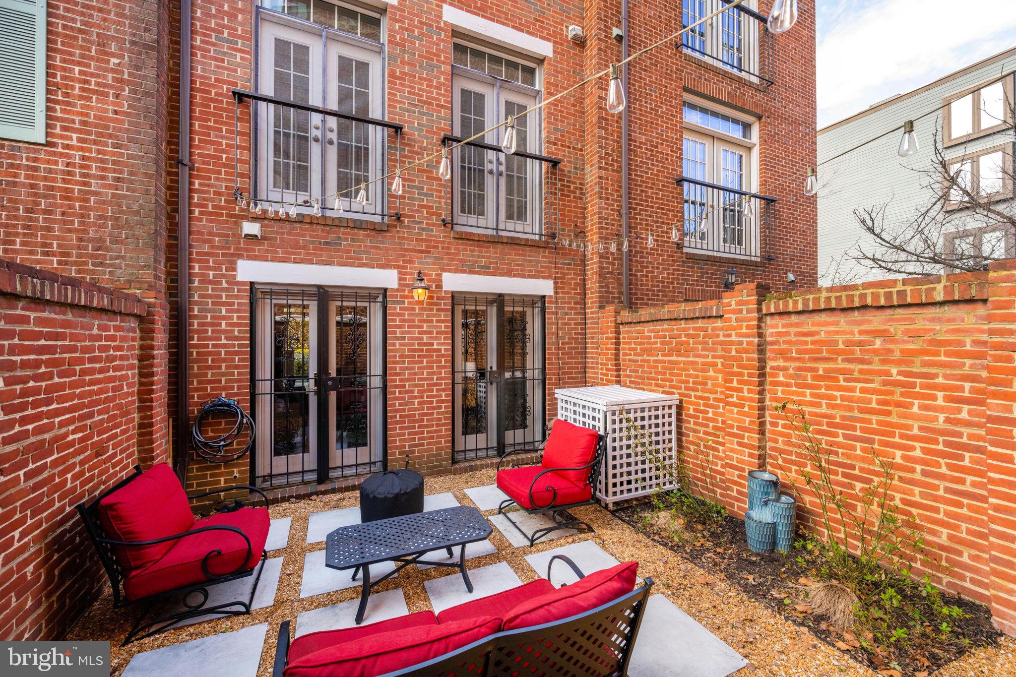 KINGS ROWE - Residential