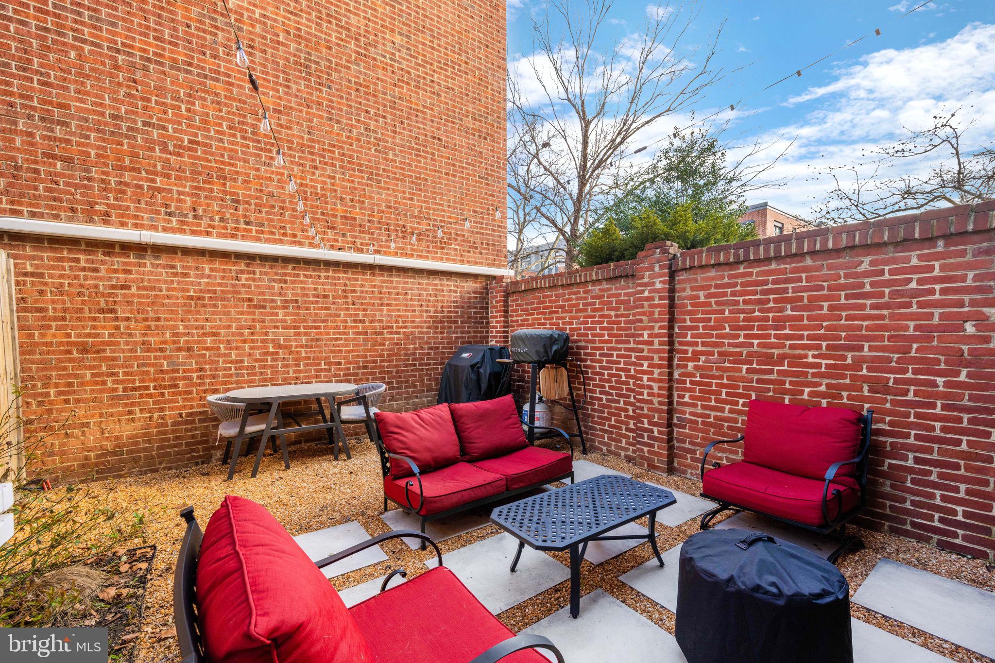 KINGS ROWE - Residential