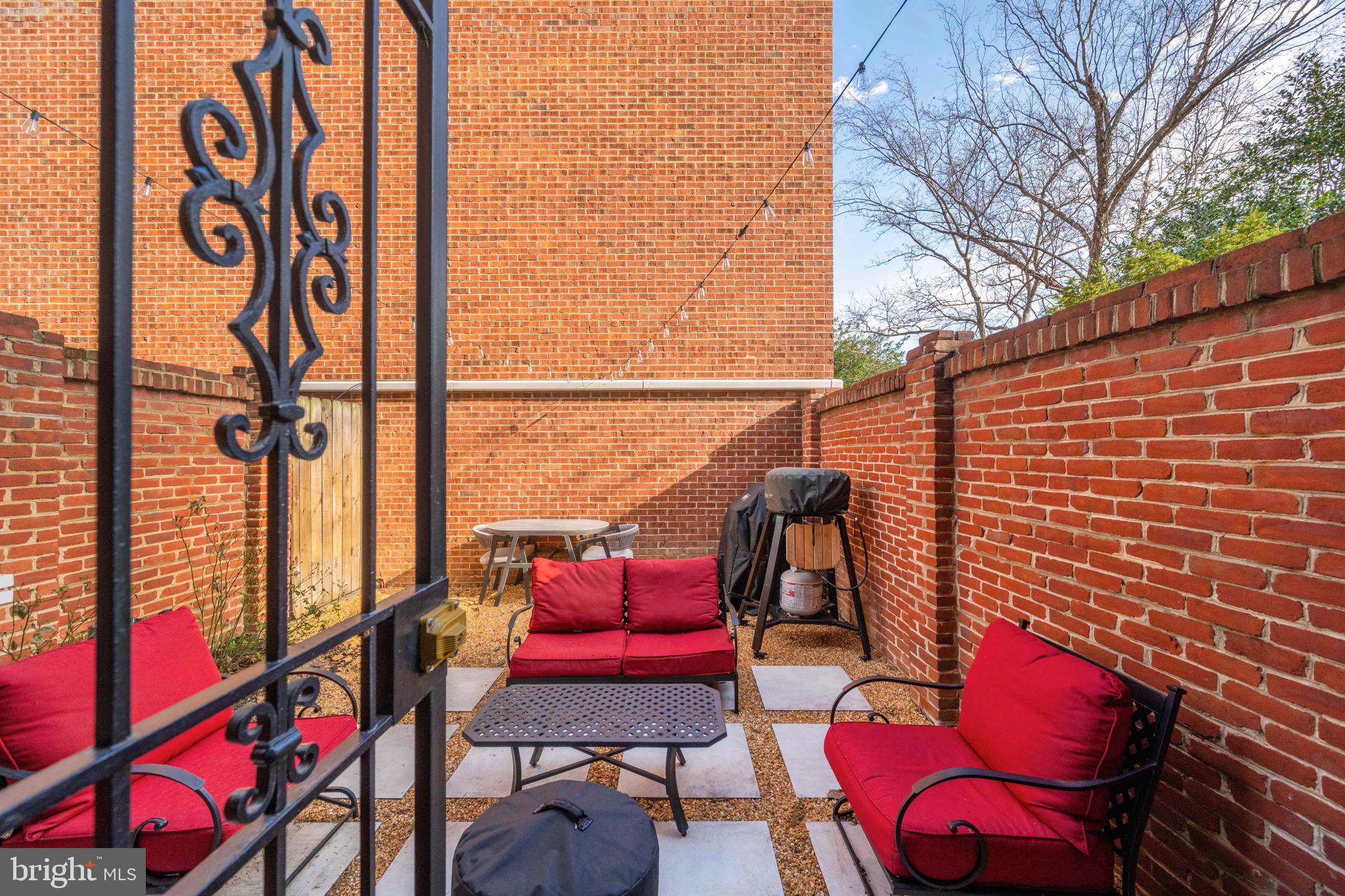 KINGS ROWE - Residential