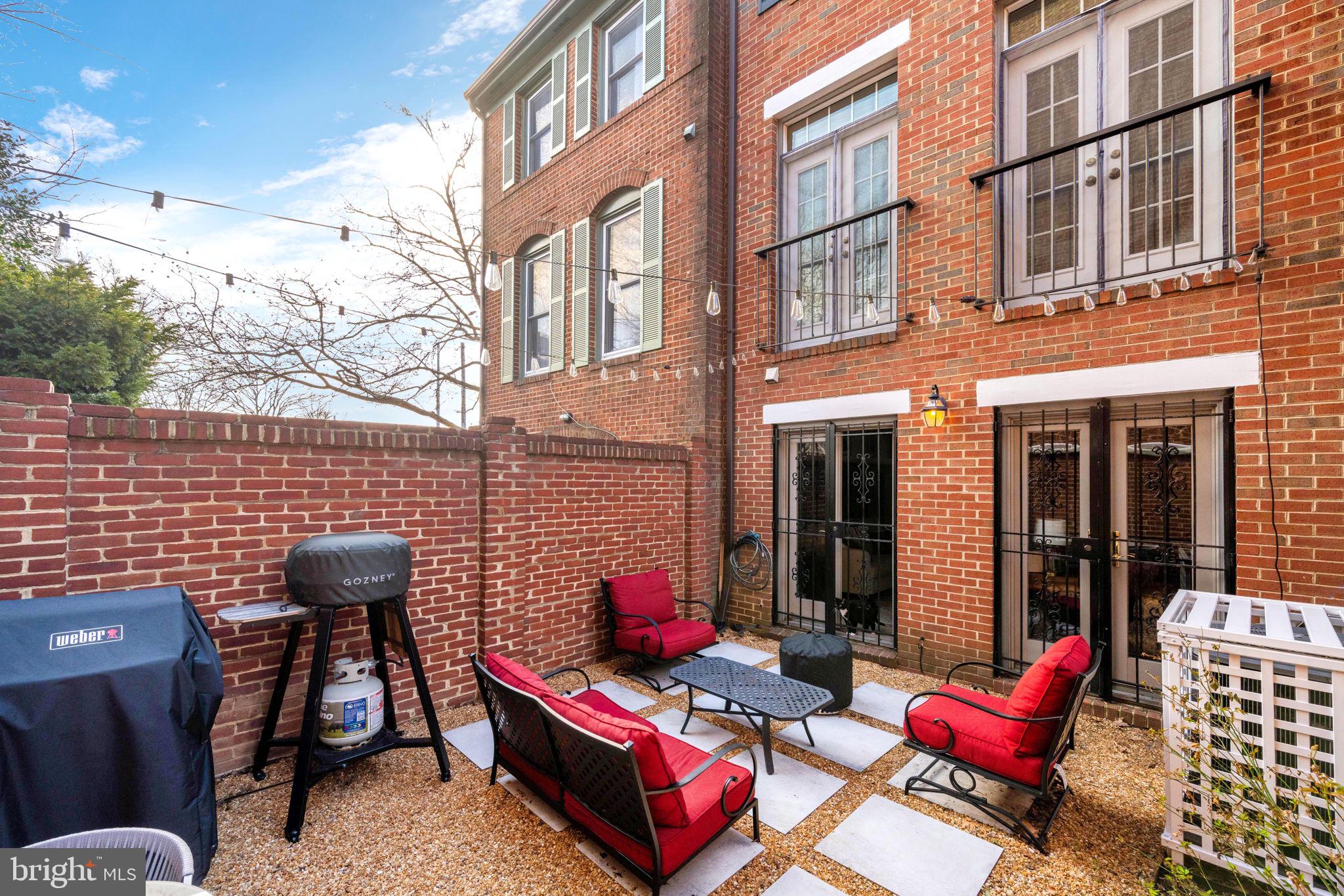 KINGS ROWE - Residential