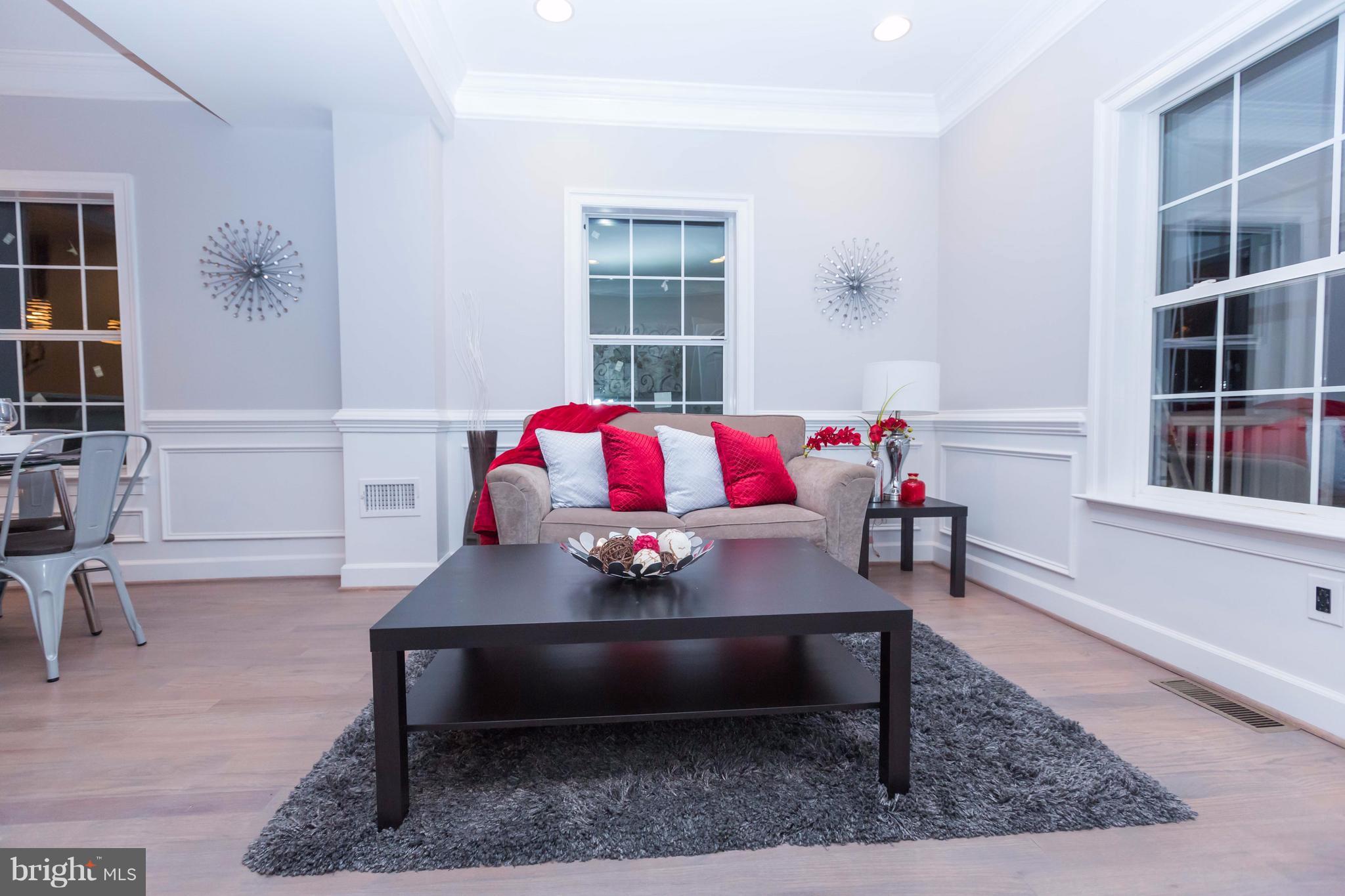 MT RAINIER- FUNKHOUSERS - Residential