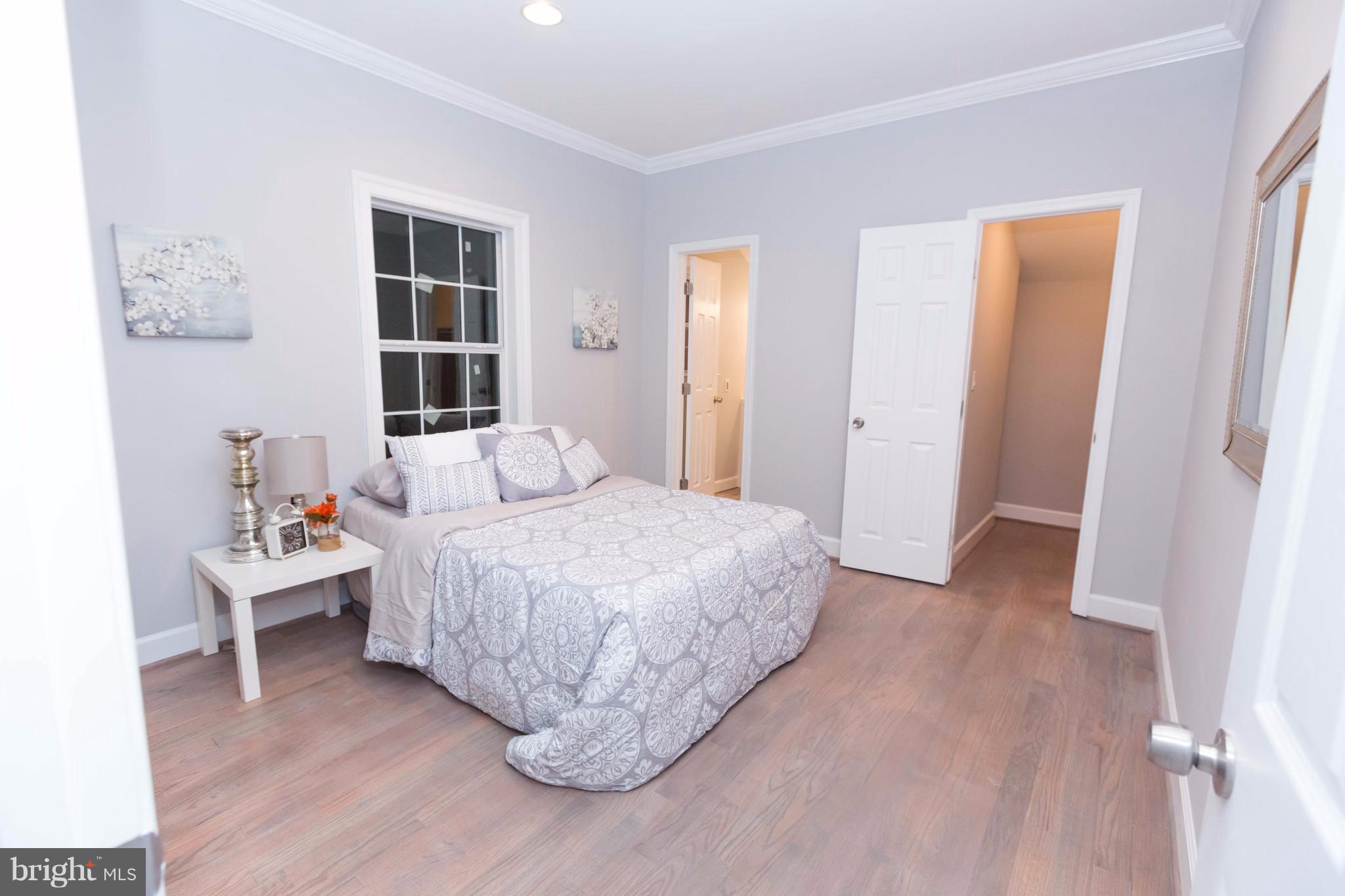 MT RAINIER- FUNKHOUSERS - Residential