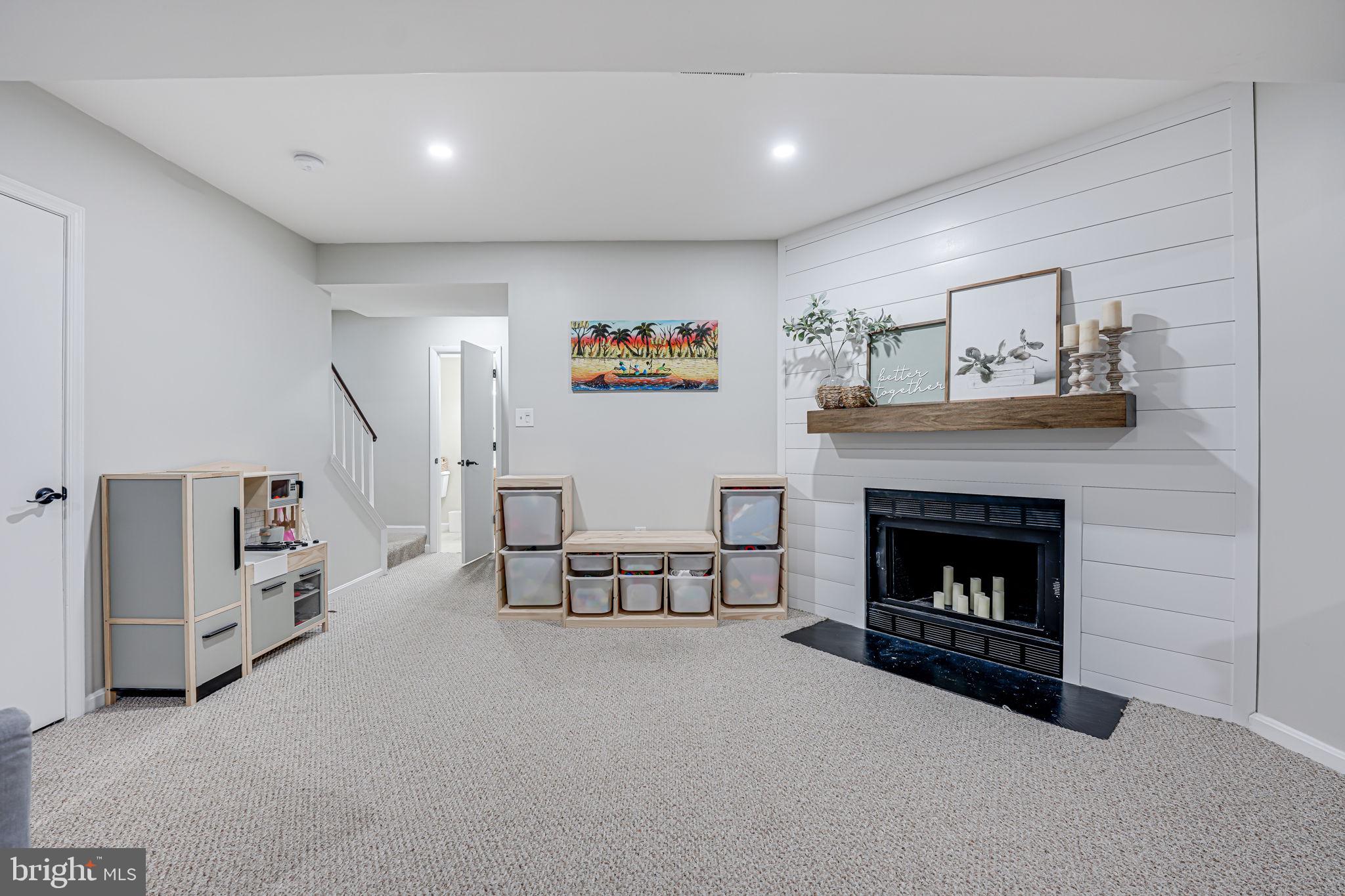 COLONY PARK - Residential