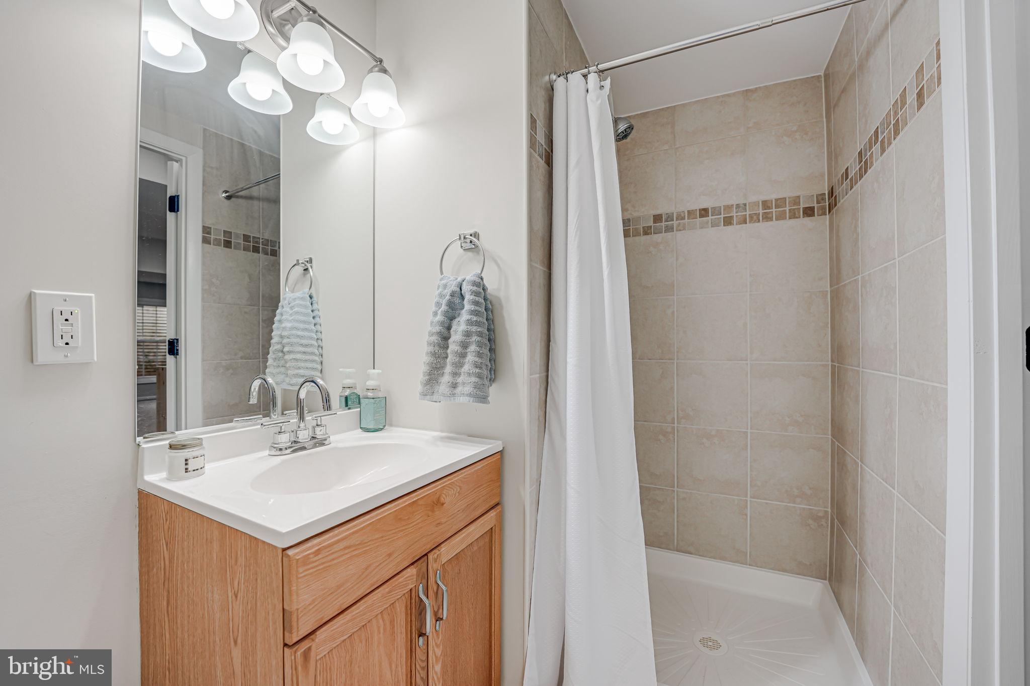 COLONY PARK - Residential