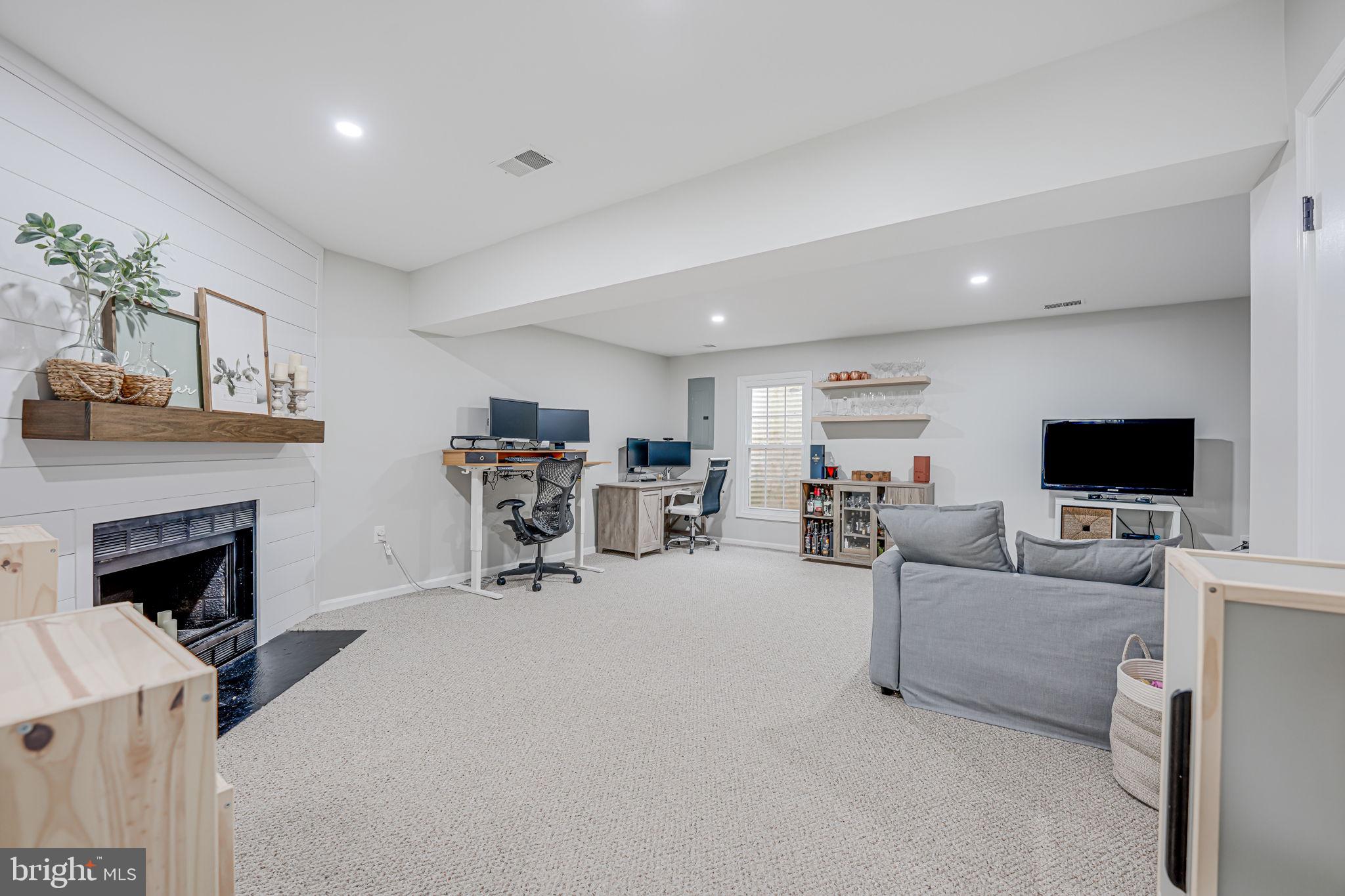 COLONY PARK - Residential