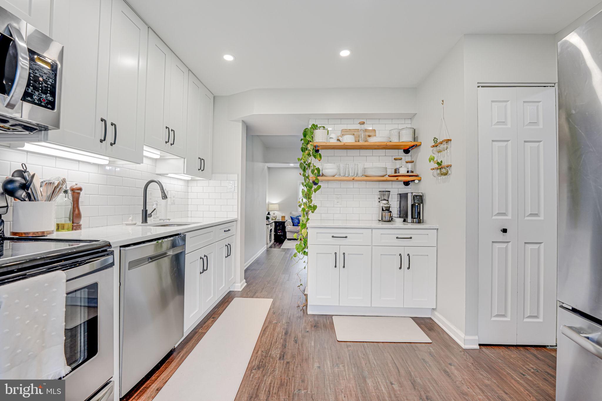 COLONY PARK - Residential