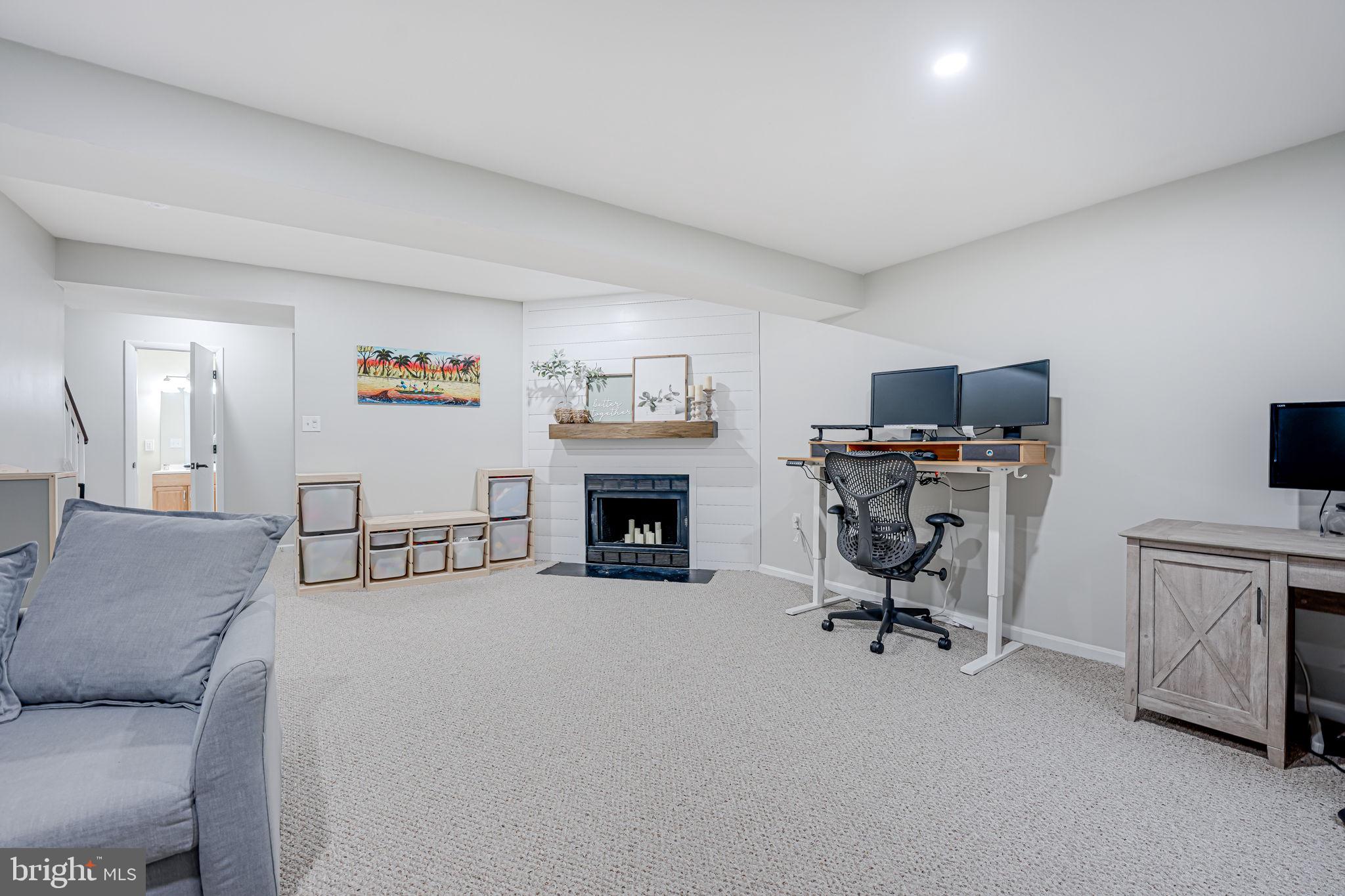 COLONY PARK - Residential