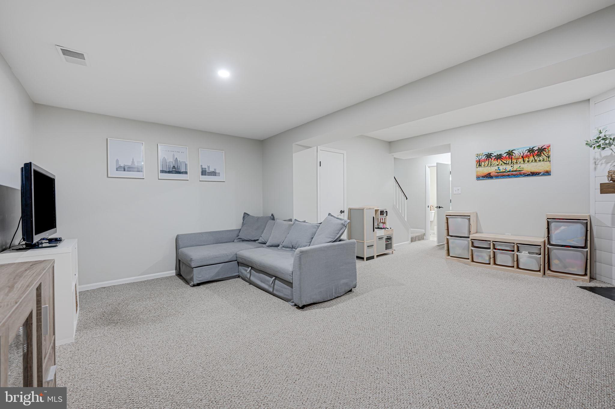 COLONY PARK - Residential