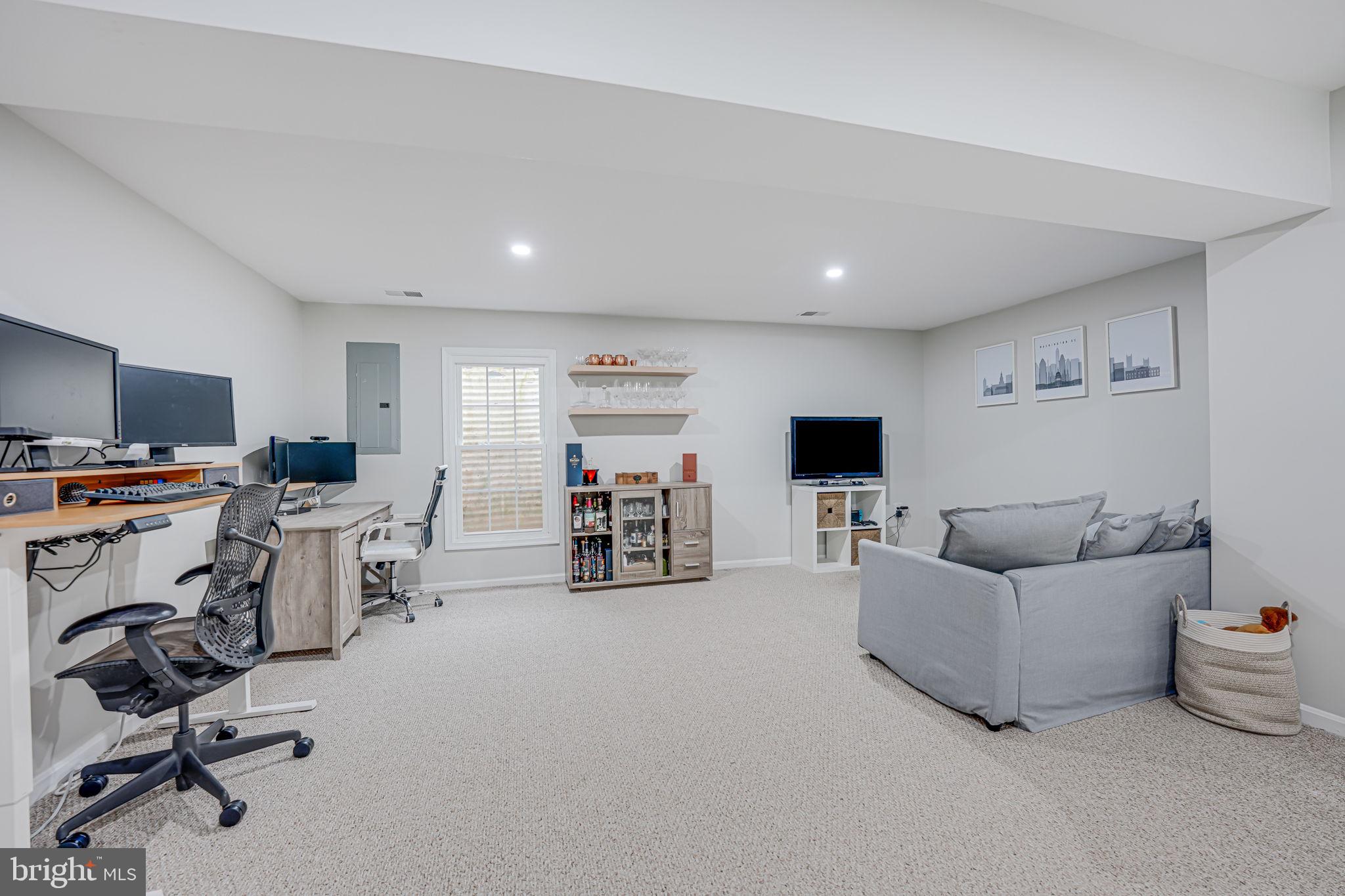 COLONY PARK - Residential