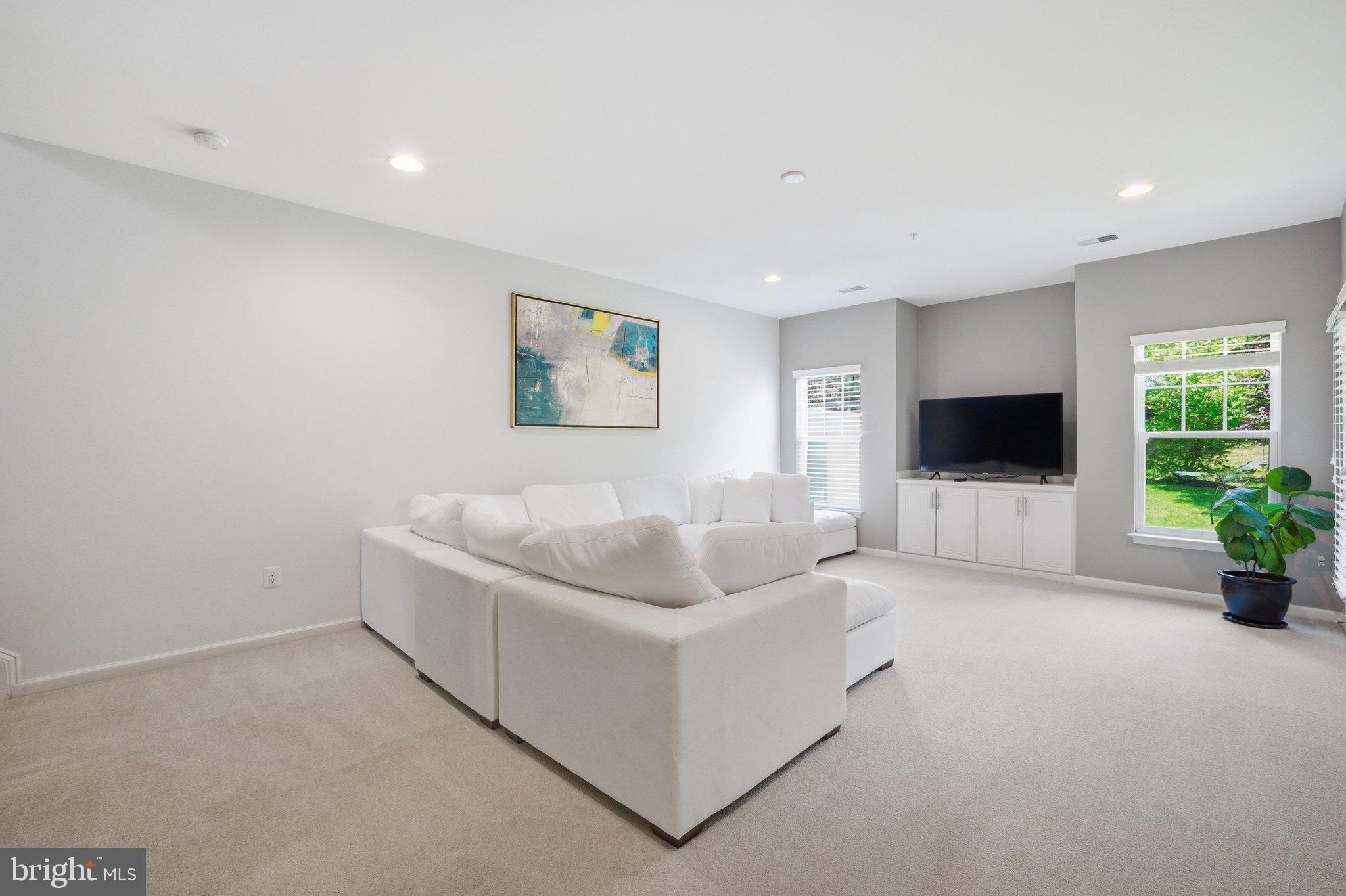 STONE LAKE - Residential