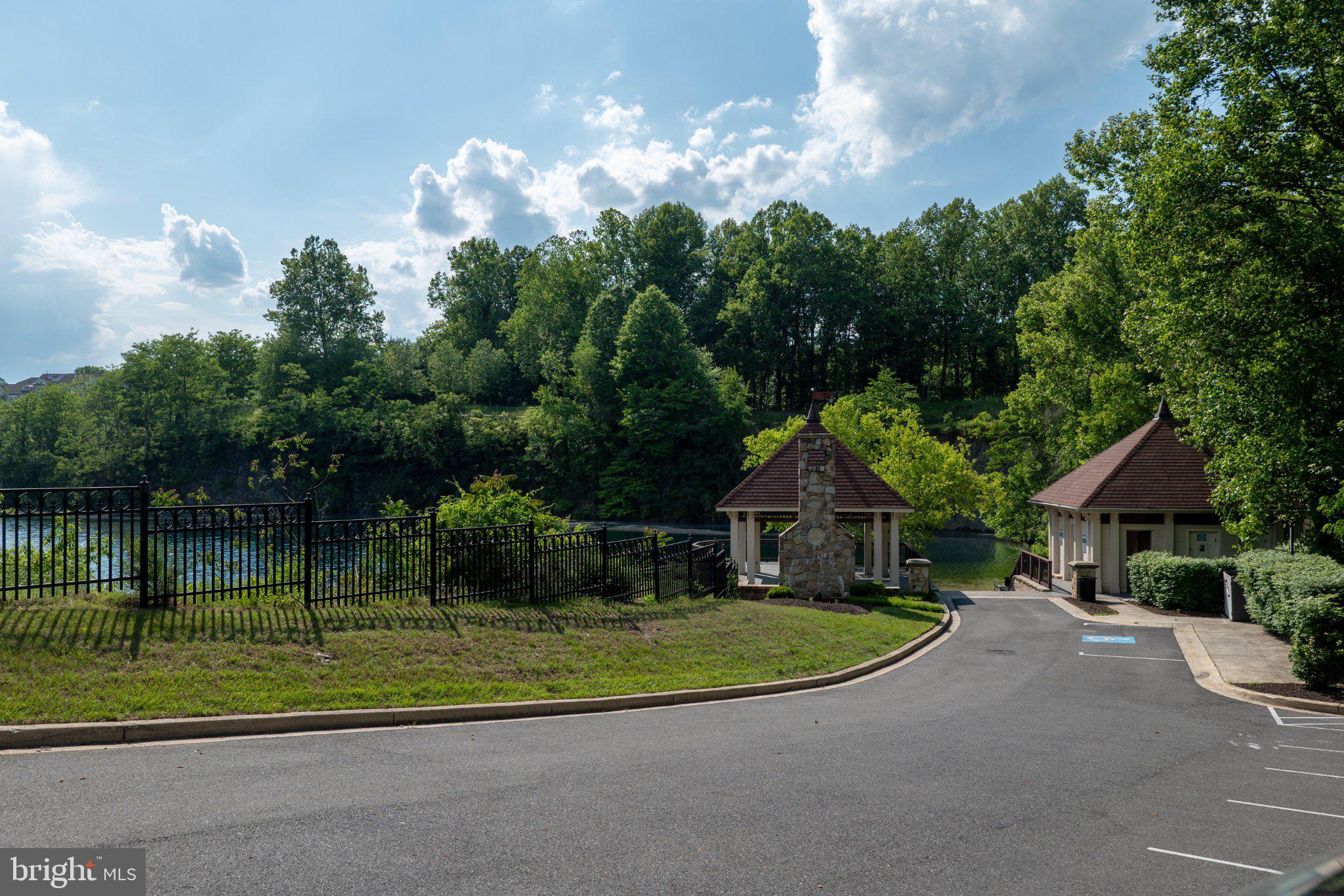 STONE LAKE - Residential