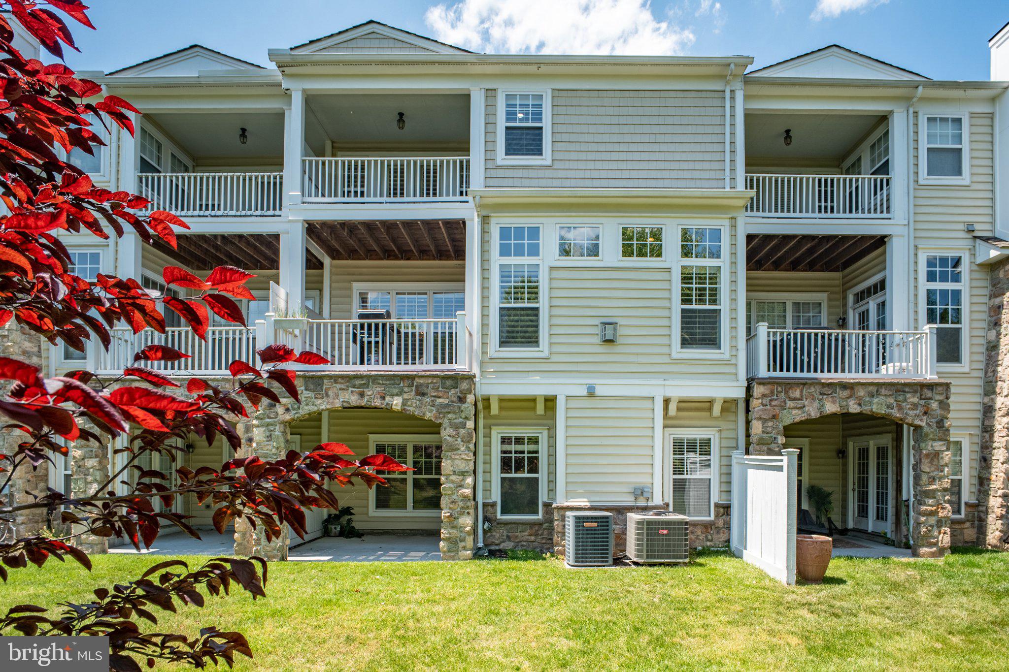 STONE LAKE - Residential