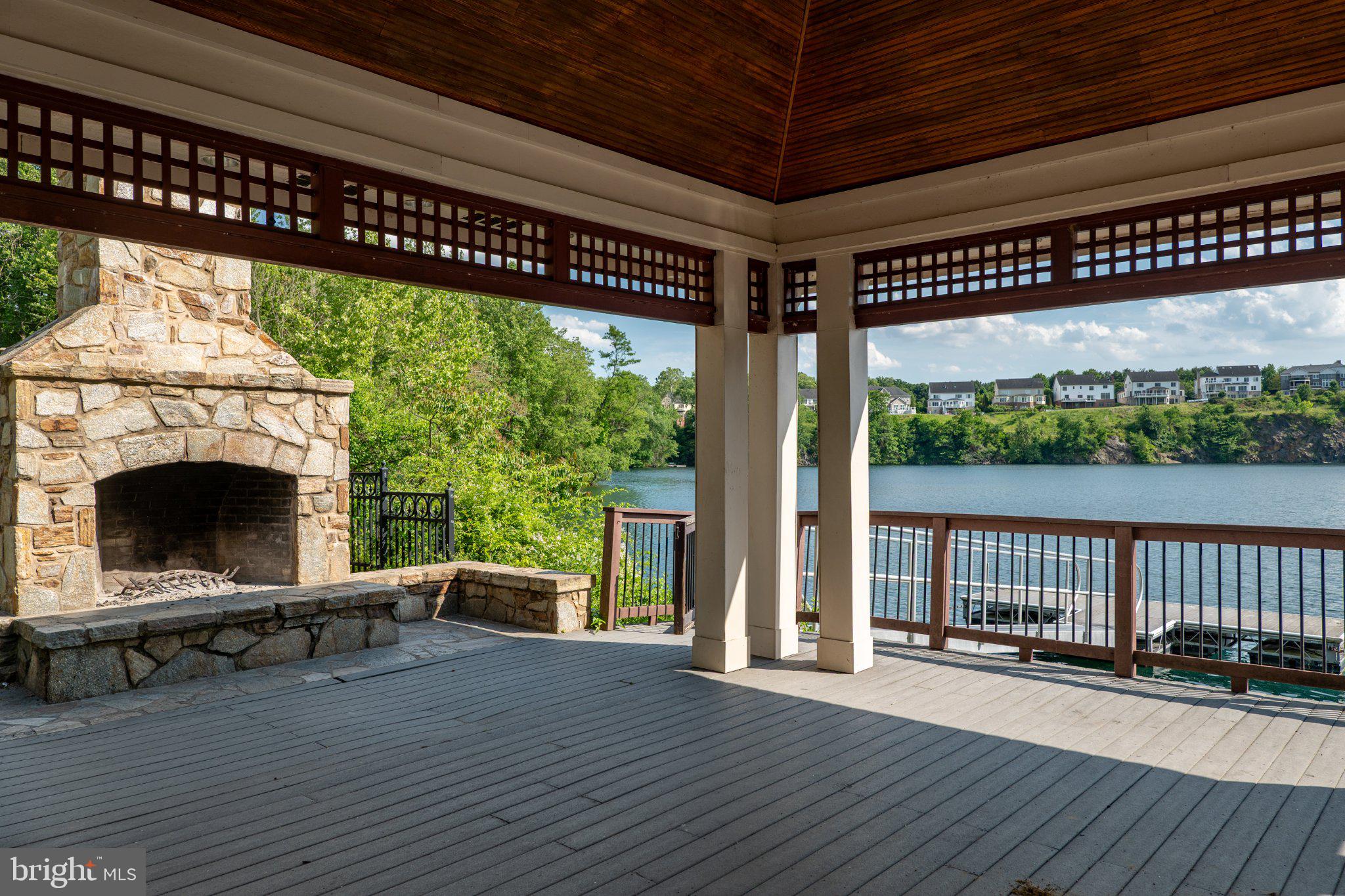 STONE LAKE - Residential