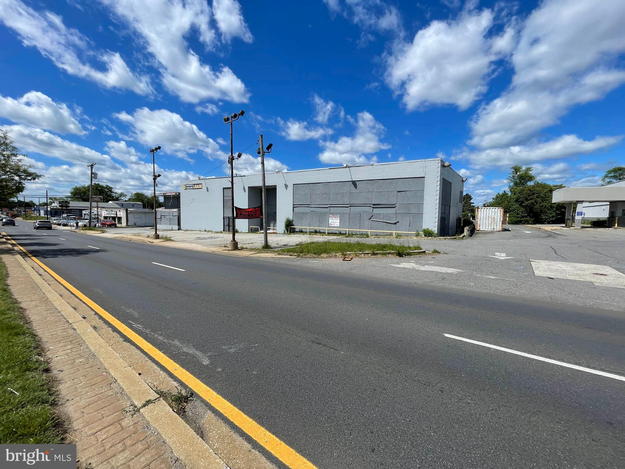 BROOKLYN PARK - Commercial Sale