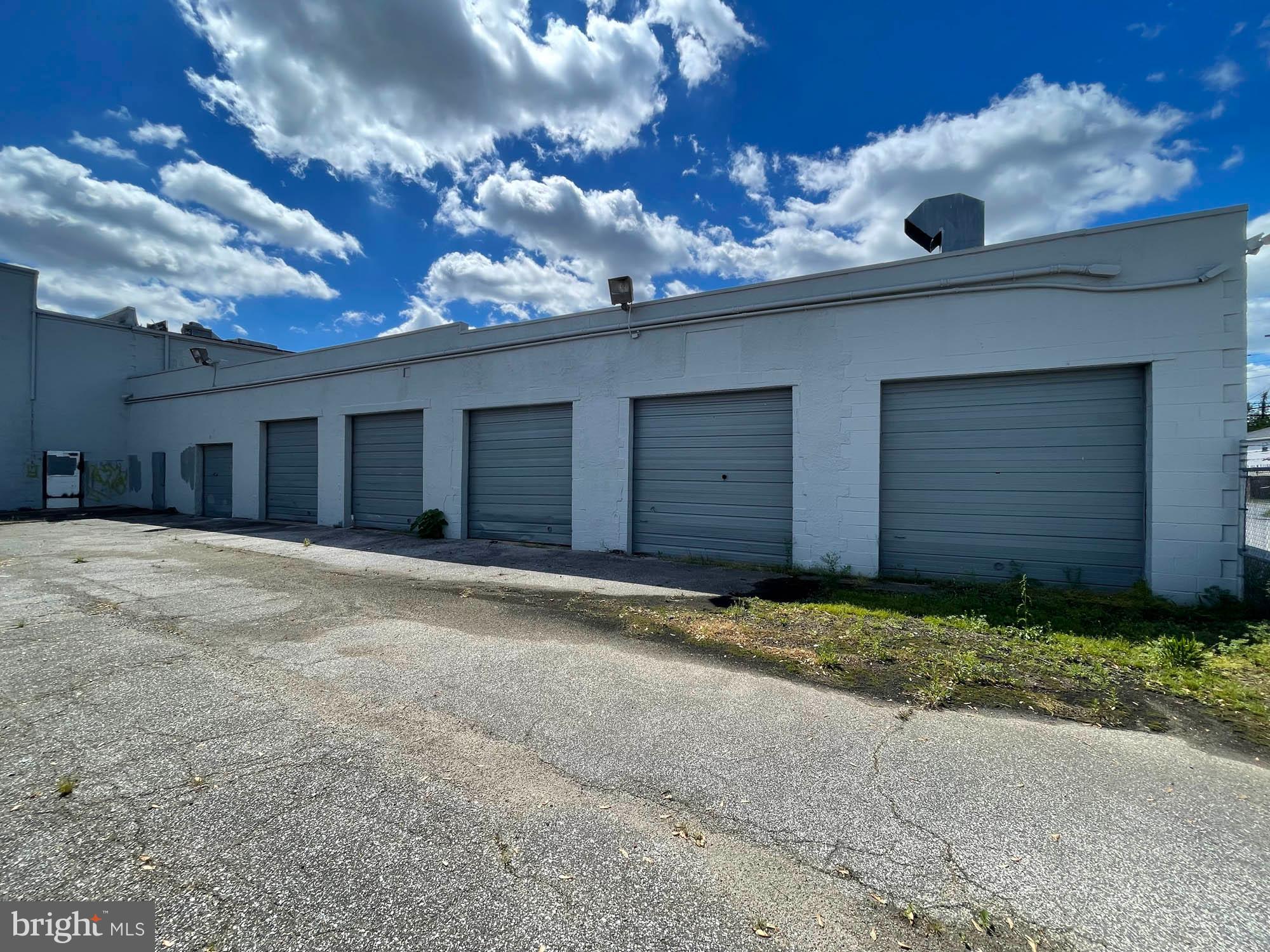 BROOKLYN PARK - Commercial Sale