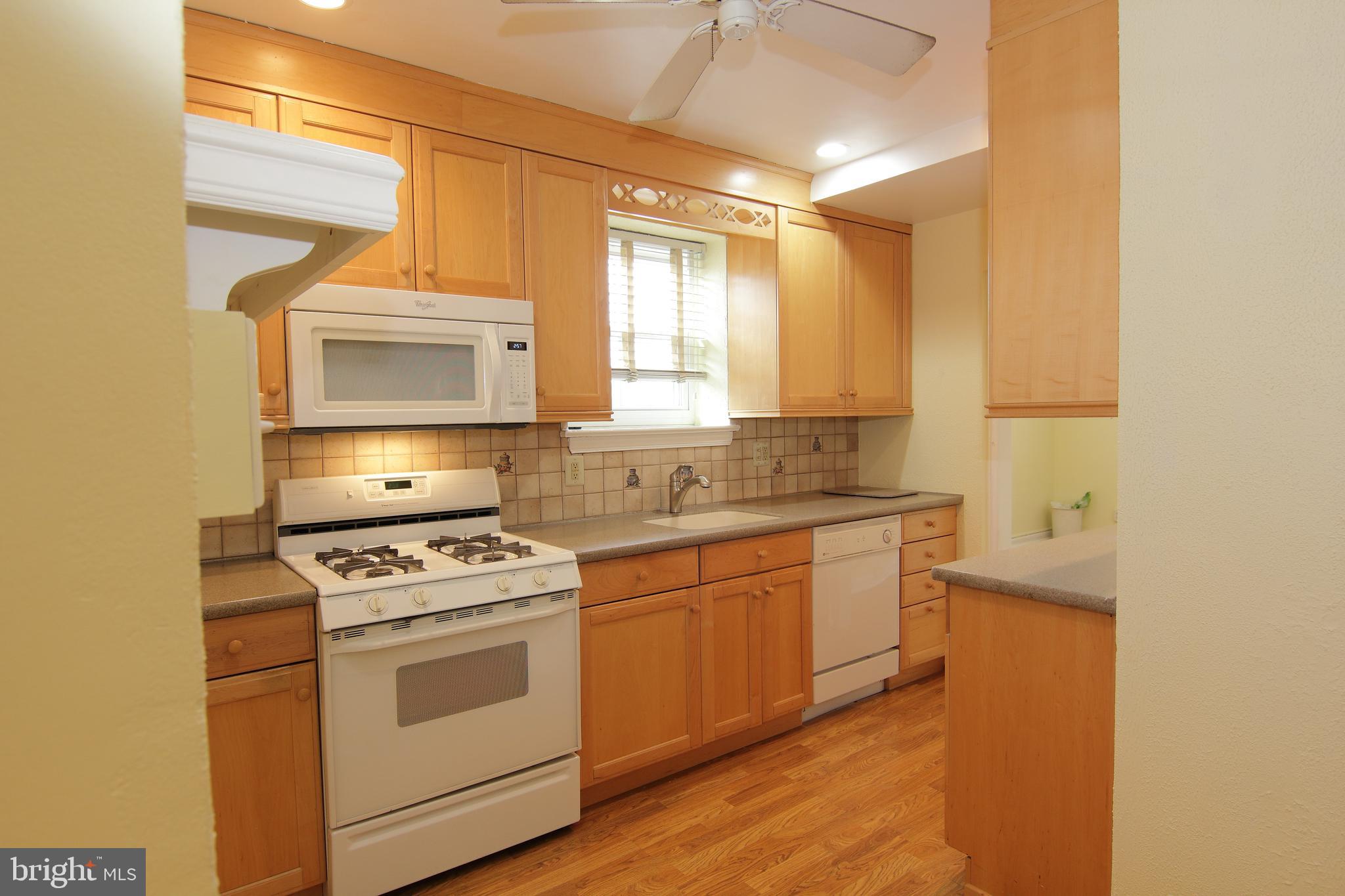 WYNNEWOOD PLAZA - Residential Lease