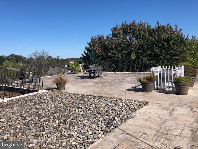 WYNNEWOOD PLAZA - Residential Lease