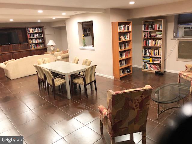 WYNNEWOOD PLAZA - Residential Lease