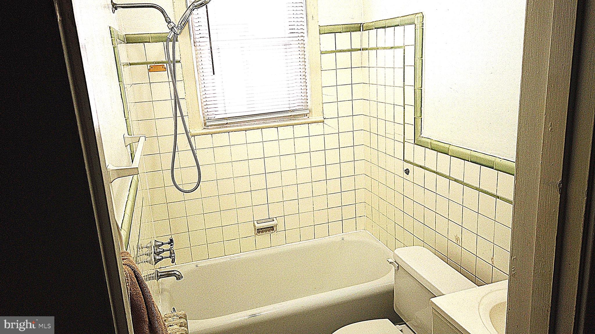 820 TAYLOR STREET NE