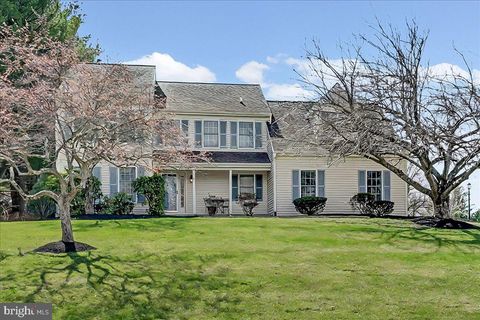 Homes For Sale - 100 Trowbridge Lane<br/> DOWNINGTOWN, PA 19335