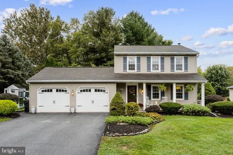 Photo of 50 Allen Road, EPHRATA, PA 17522 (MLS # PALA2077916)