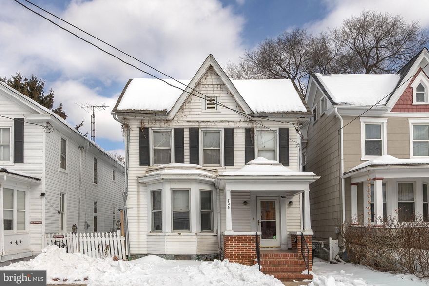 INVESTOR SPECIAL — Vacant & ready for your renovation plan, this former Colonial—now configured as two separate apartments—is a strong value-add opportunity with clear income potential. 
Previous rents: $800/month + $875/month (total $1,675/month / $20,100/year), plus $120/month from the garage rental. The fully fenced backyard includes additional secure tenant storage, a practical perk that boosts rentability and helps support future rent growth after improvements. Whether you’re looking to refresh & re-lease, renovate & reposition, or hold as a solid two-unit investment, this property offers a smart path forward. Sold strictly AS-IS. Bring your contractor and your vision—this one is ready for its next chapter.