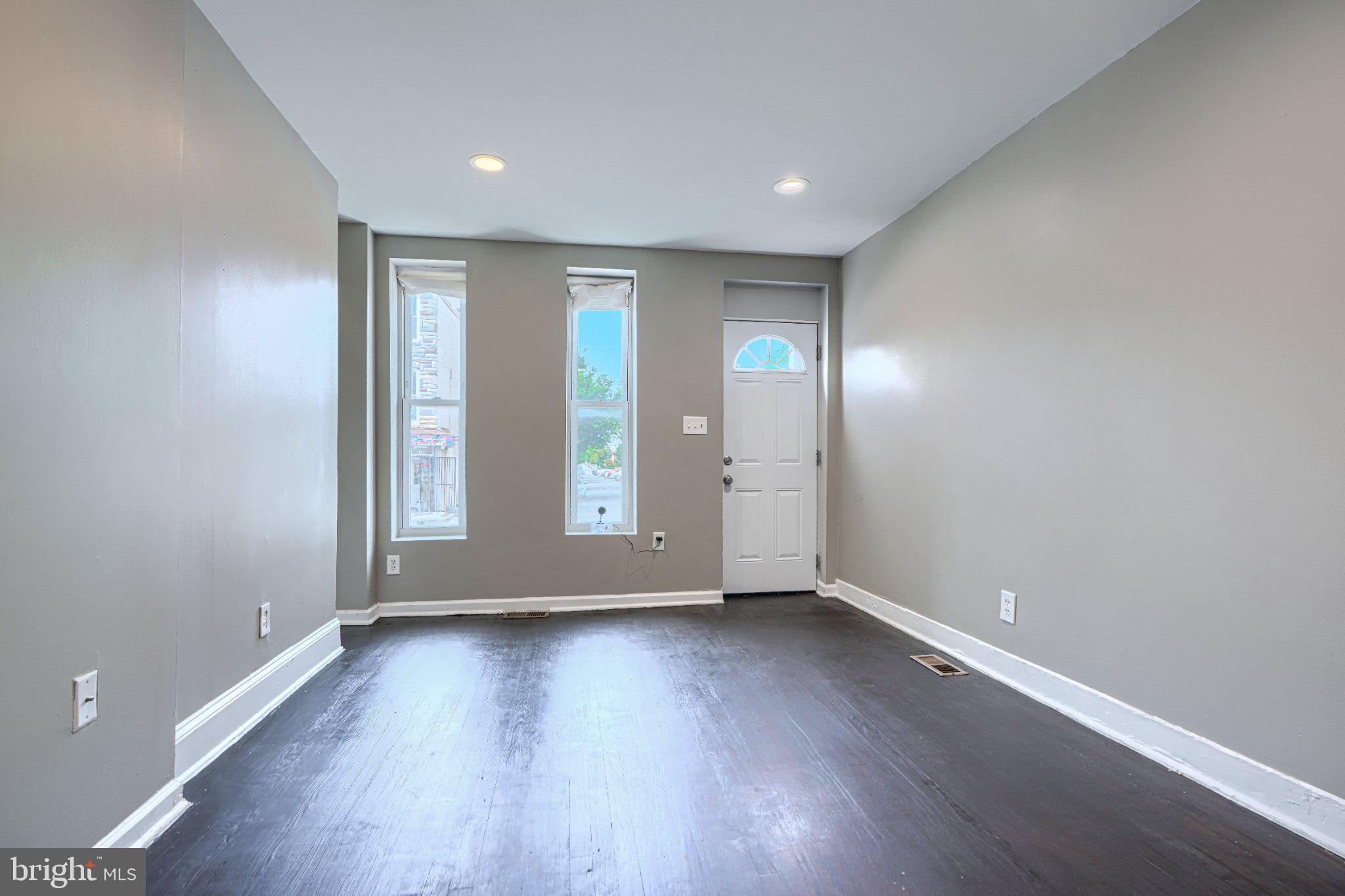 1204 W CROSS STREET W