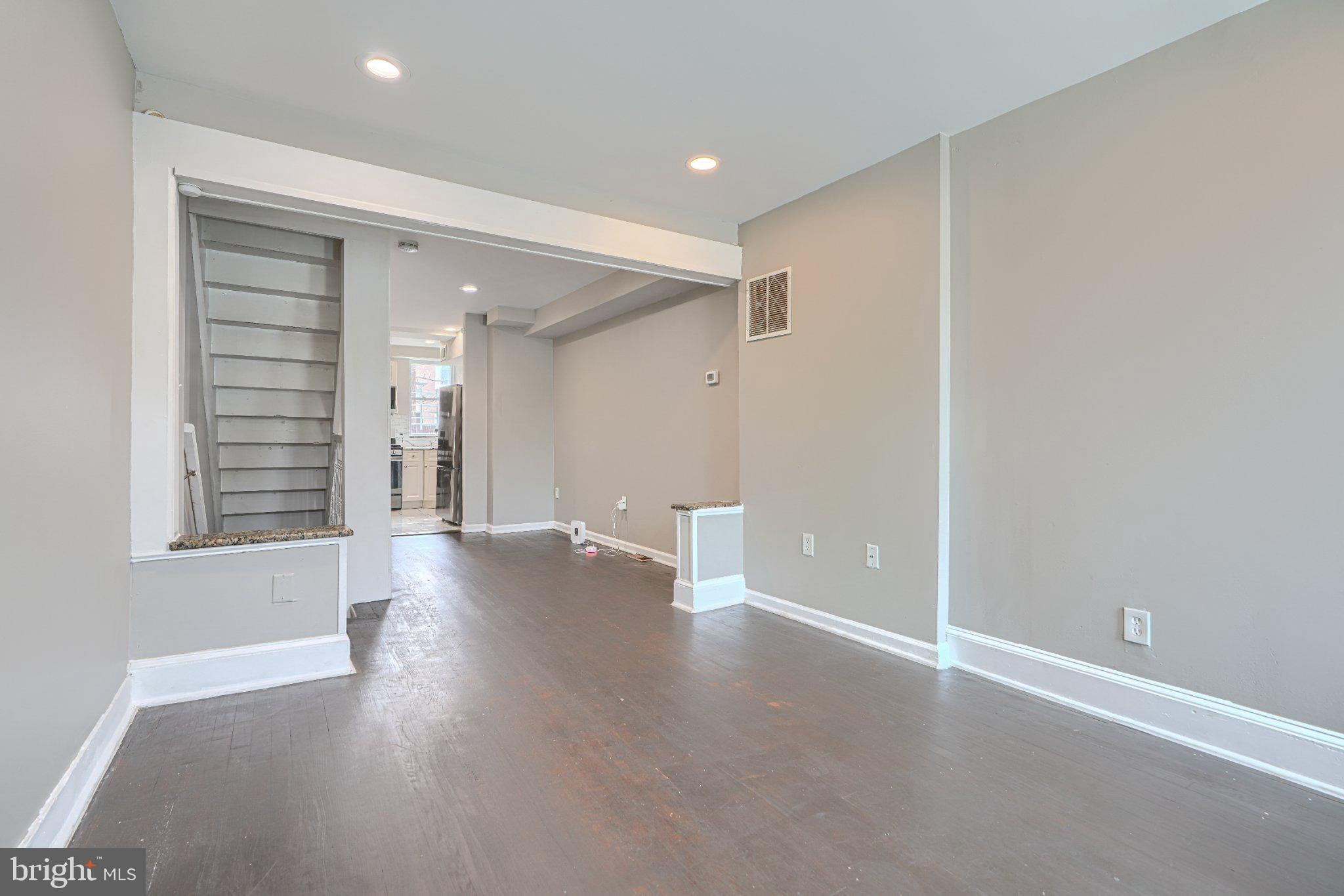 1204 W CROSS STREET W