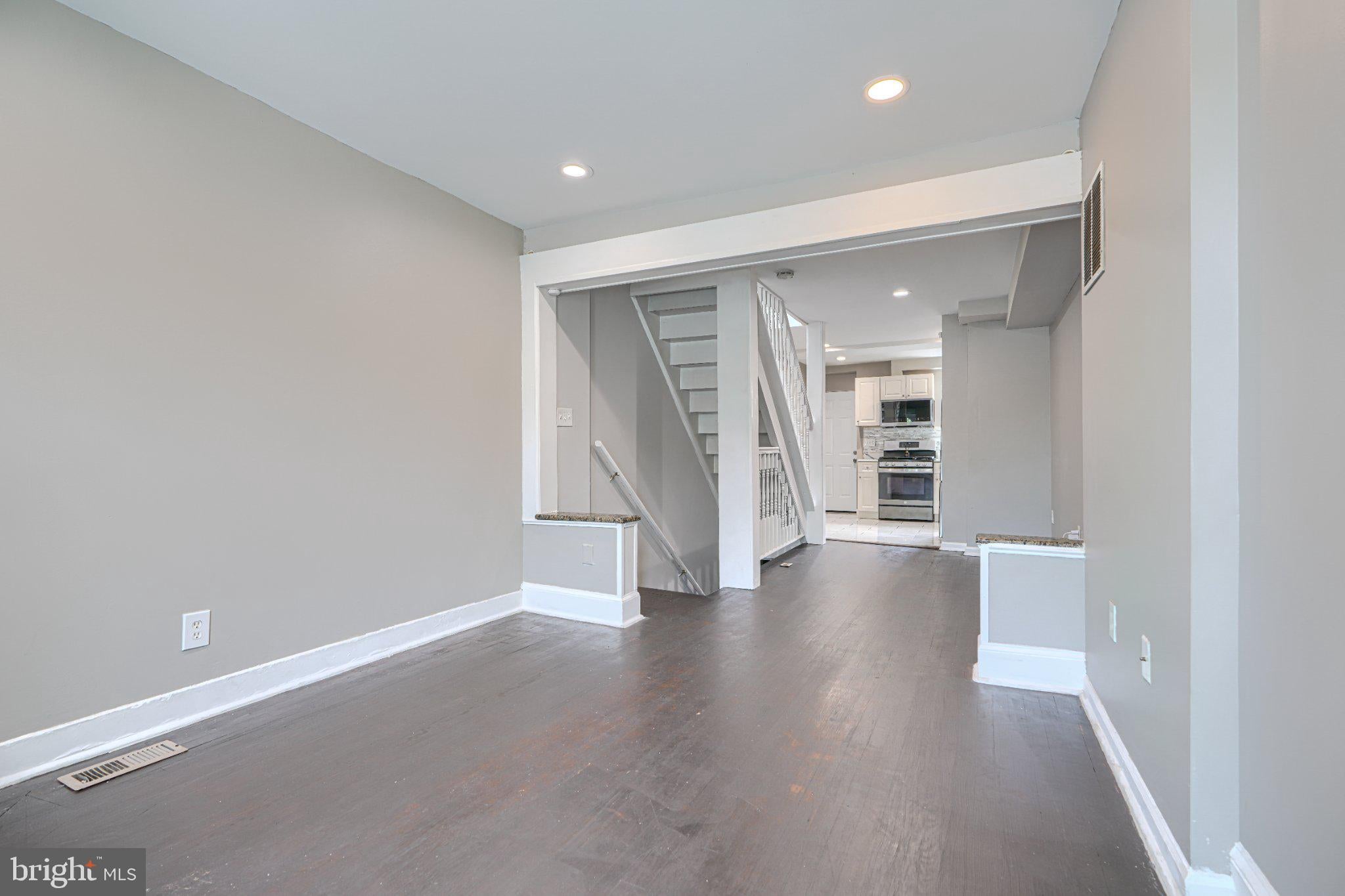 1204 W CROSS STREET W