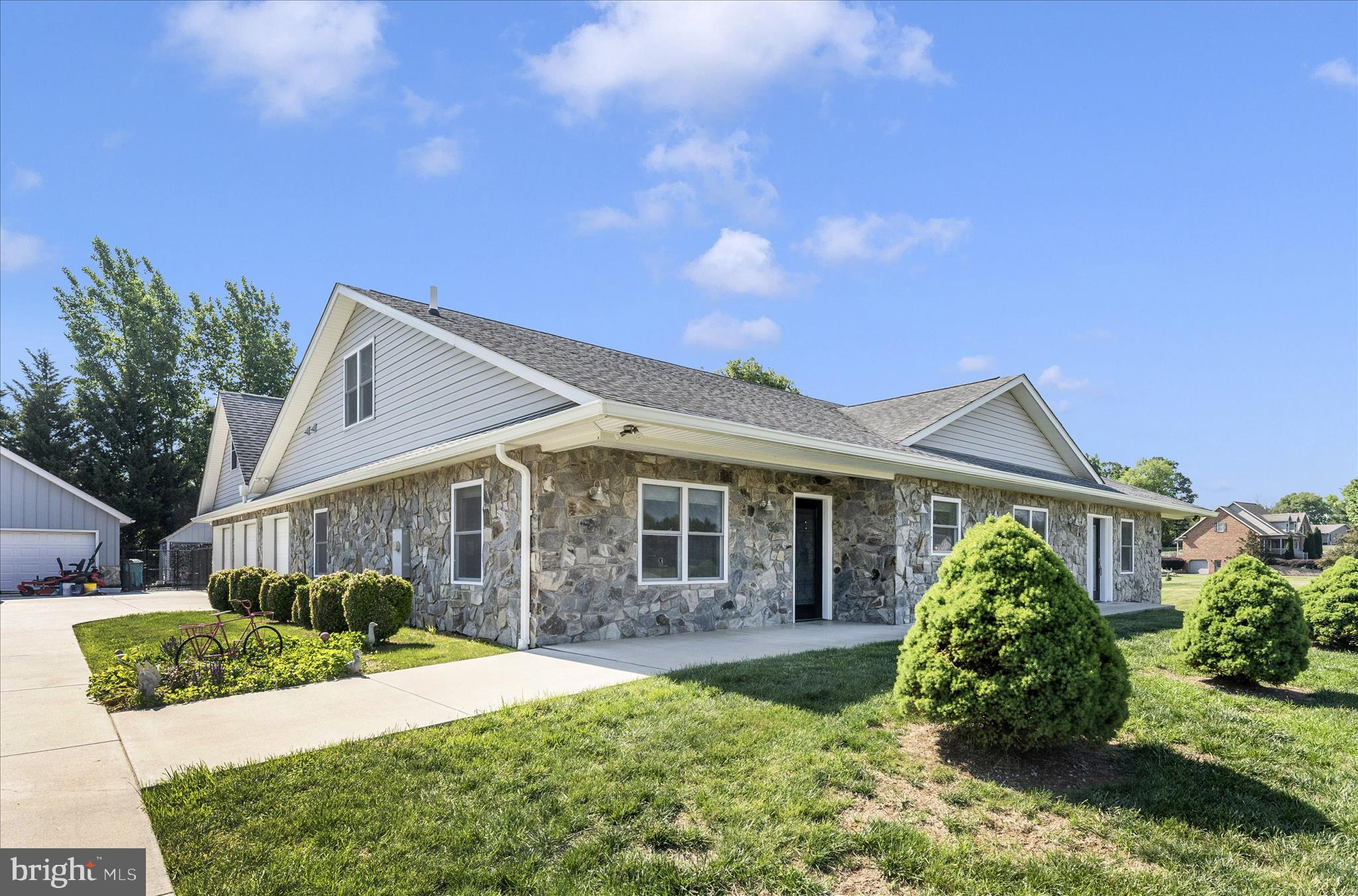 BEAVERBROOK - Residential
