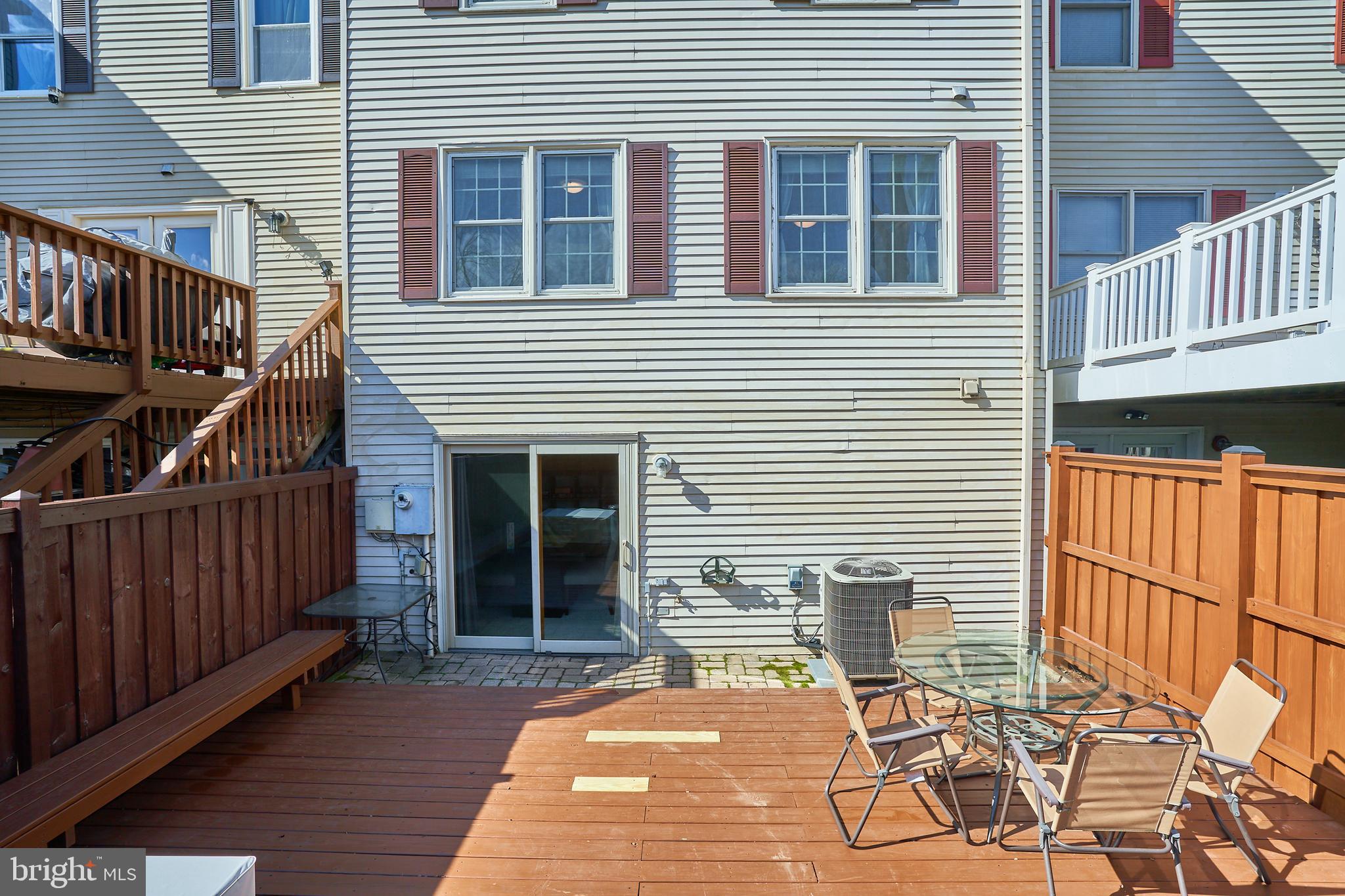 TOWNS ON THE GREENS - Residential