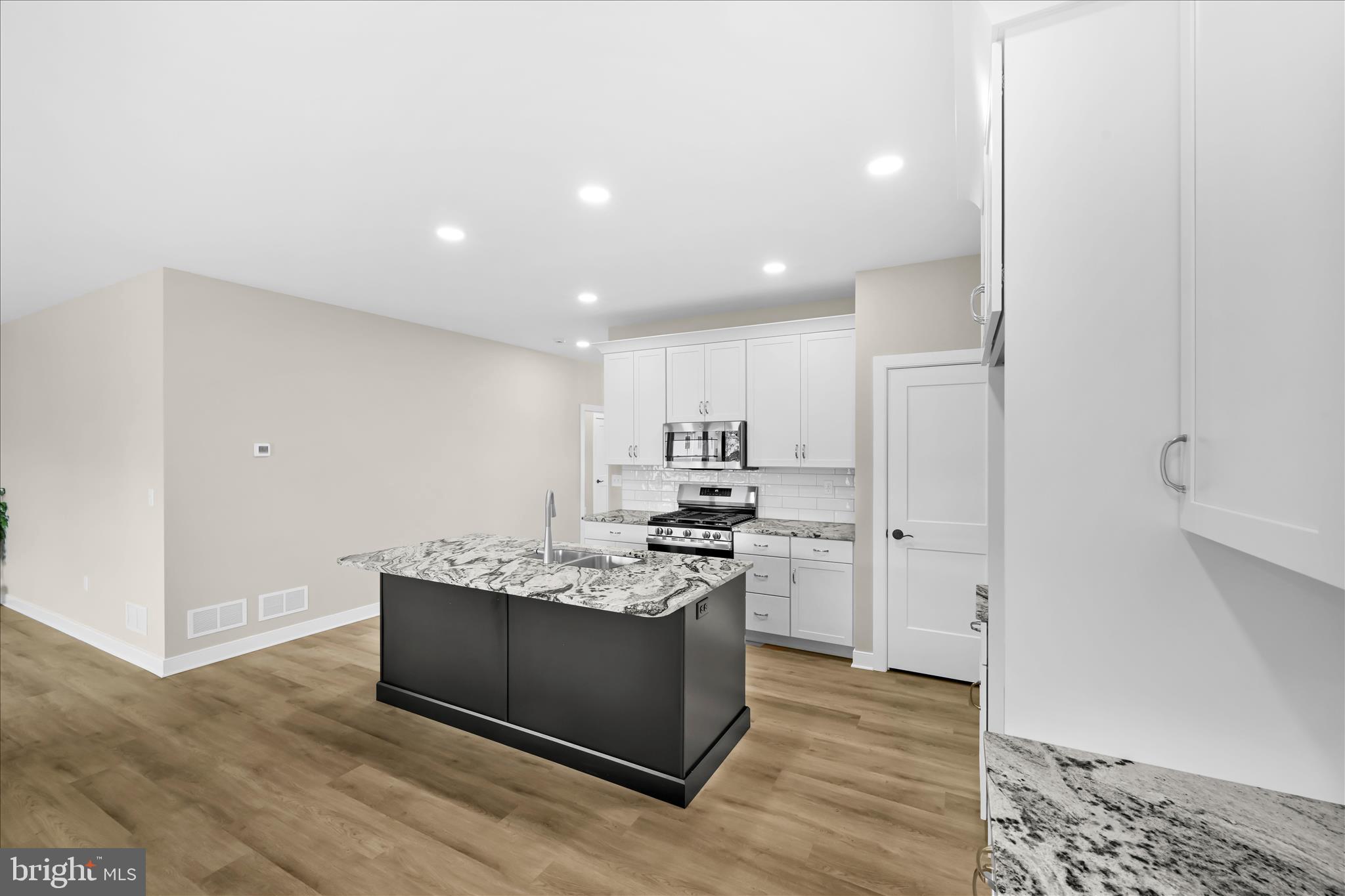 STONEY BROOK - Residential