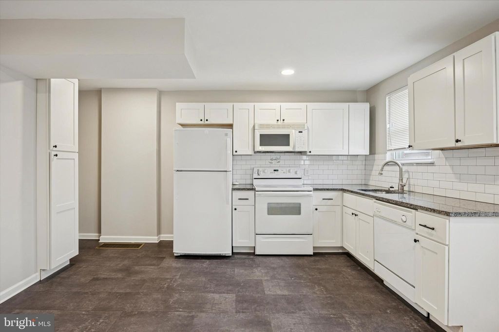 Photo of 682 2nd Avenue, BRISTOL, PA 19007 (MLS # PABU2111308)