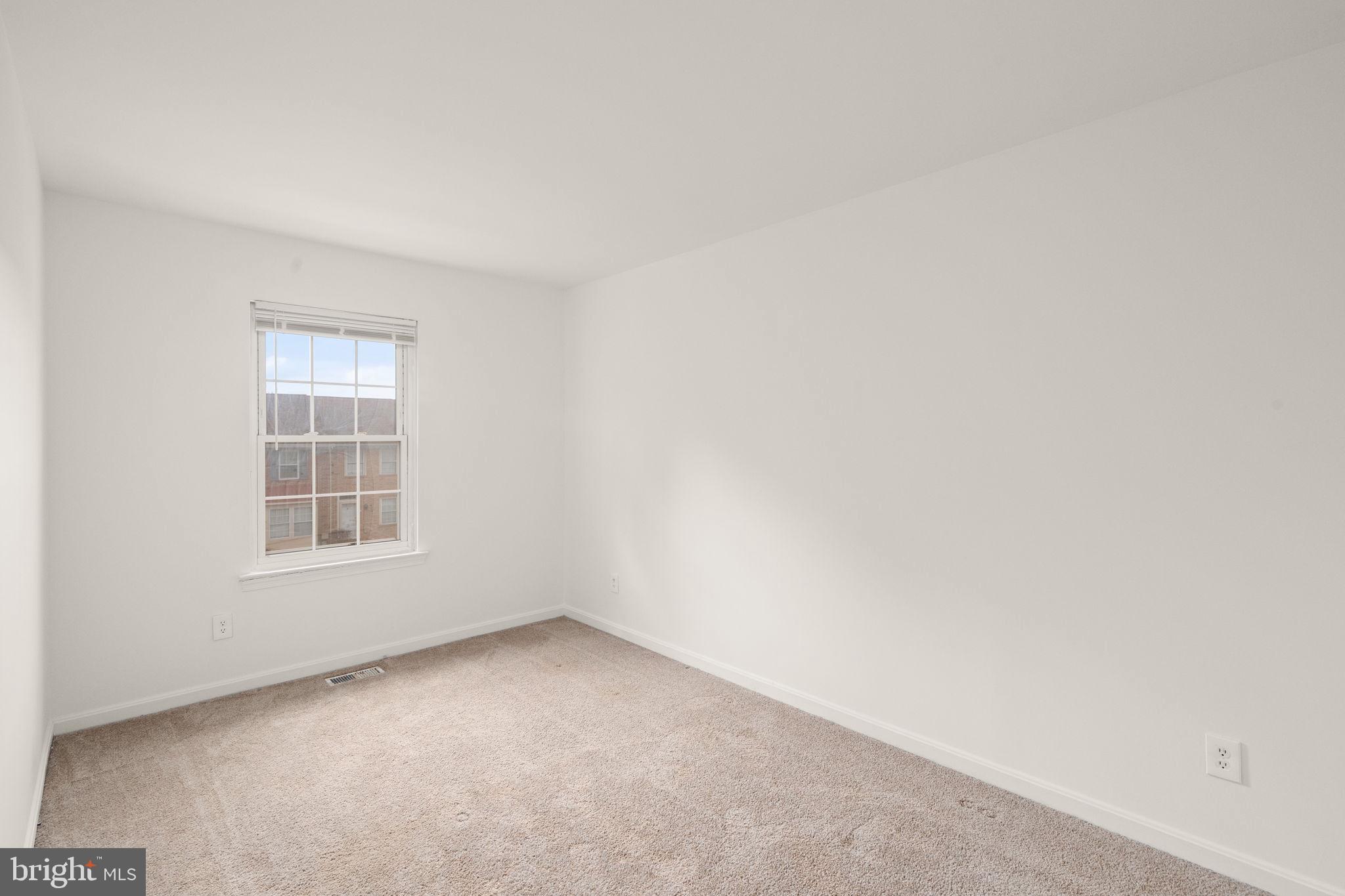 STONELEIGH SQUARE - Residential