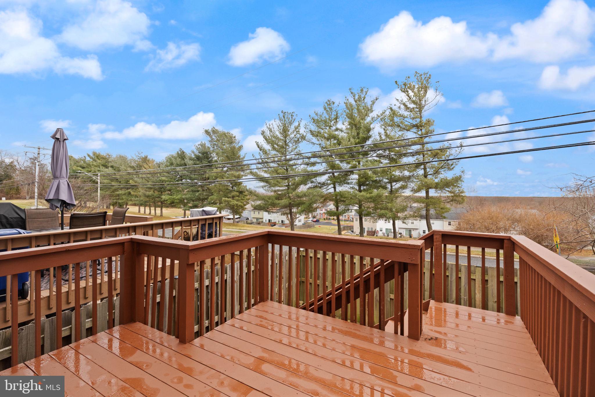 STONELEIGH SQUARE - Residential