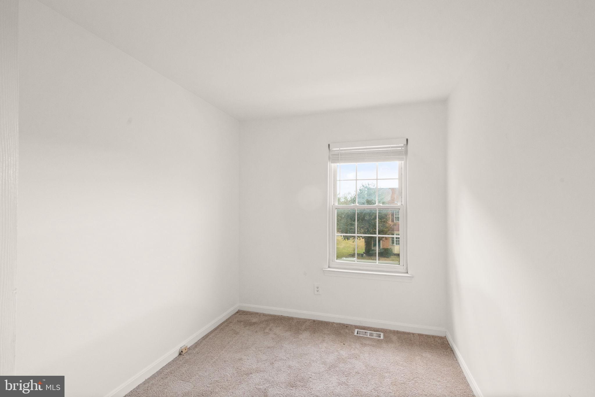 STONELEIGH SQUARE - Residential