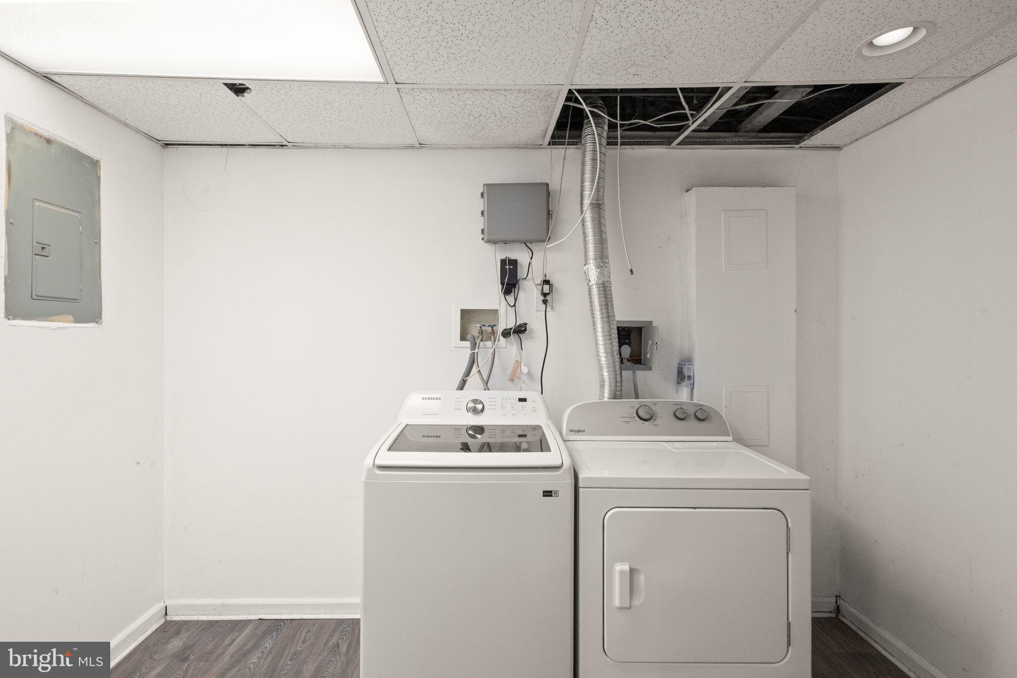 STONELEIGH SQUARE - Residential