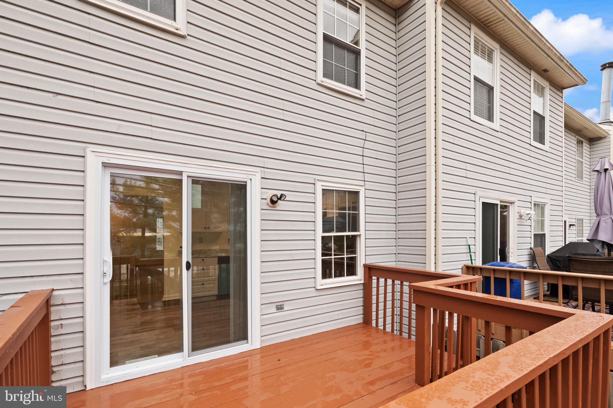 STONELEIGH SQUARE - Residential