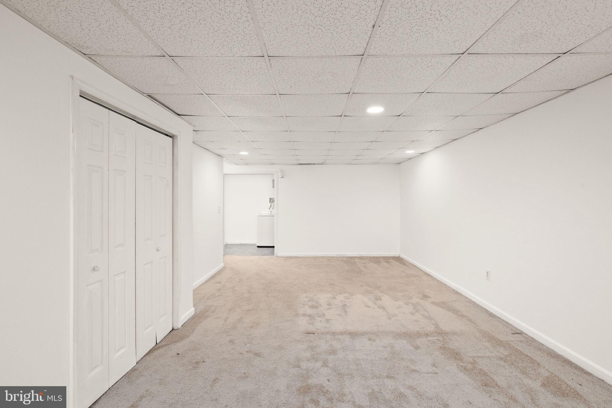 STONELEIGH SQUARE - Residential