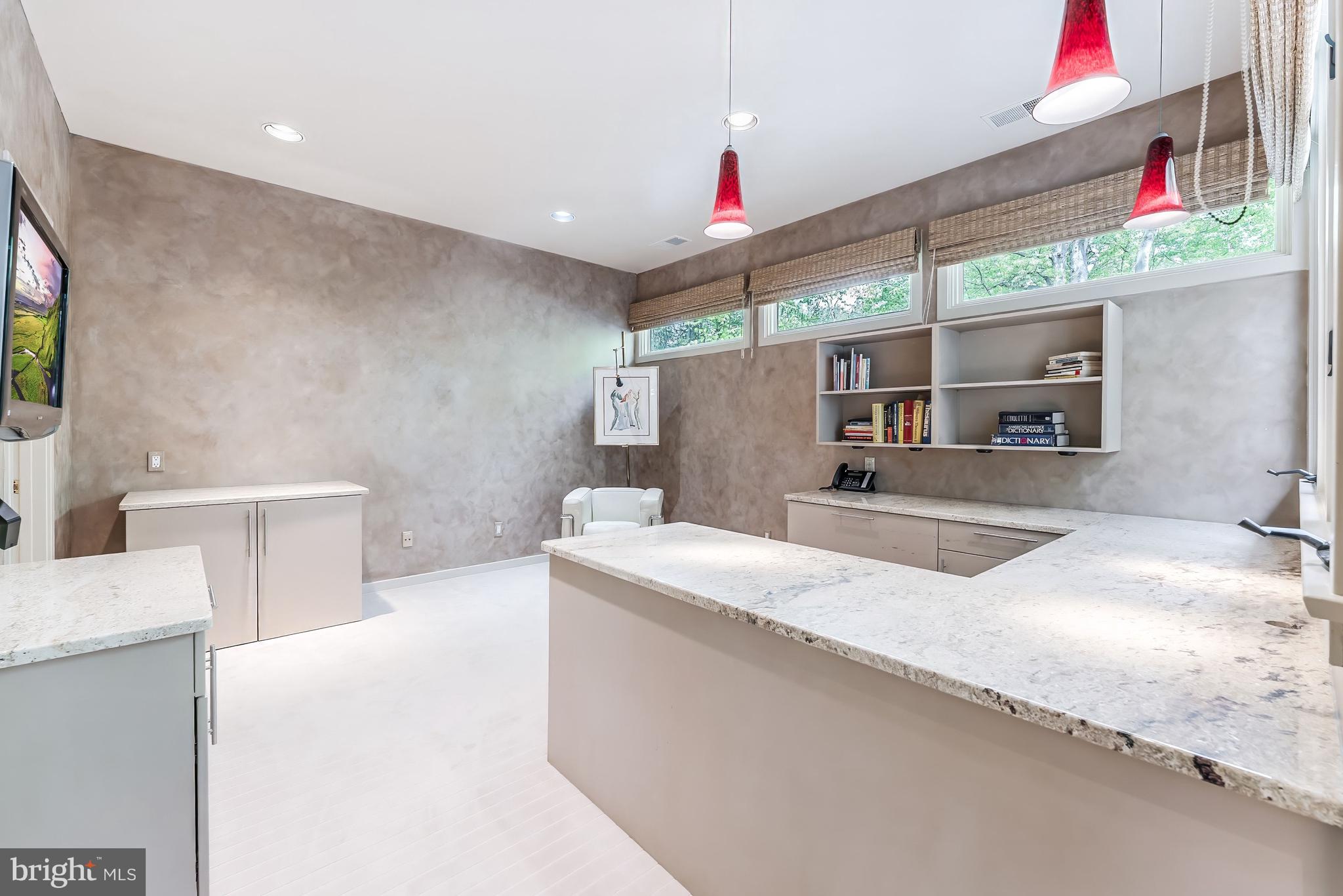 POTOMAC OUTSIDE - Residential