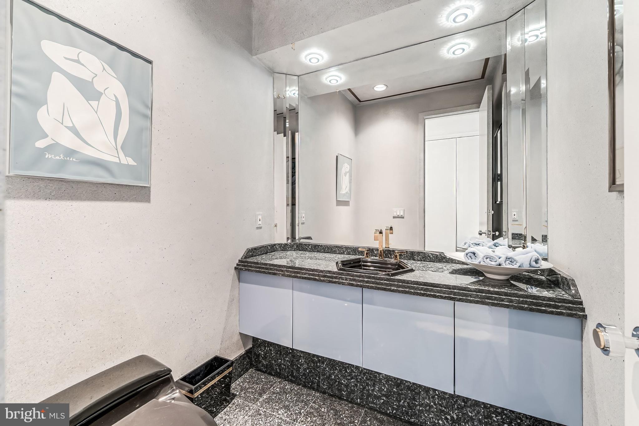 POTOMAC OUTSIDE - Residential