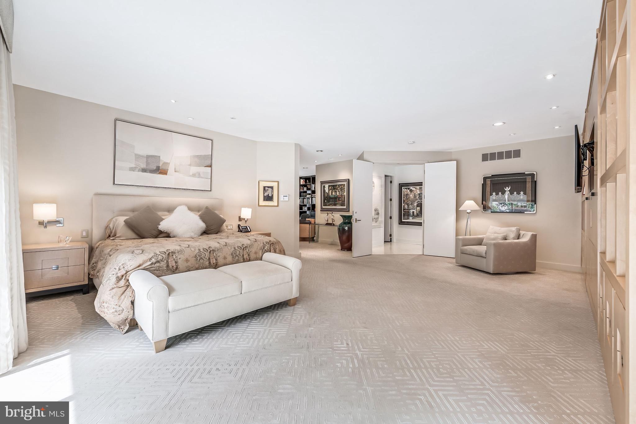 POTOMAC OUTSIDE - Residential